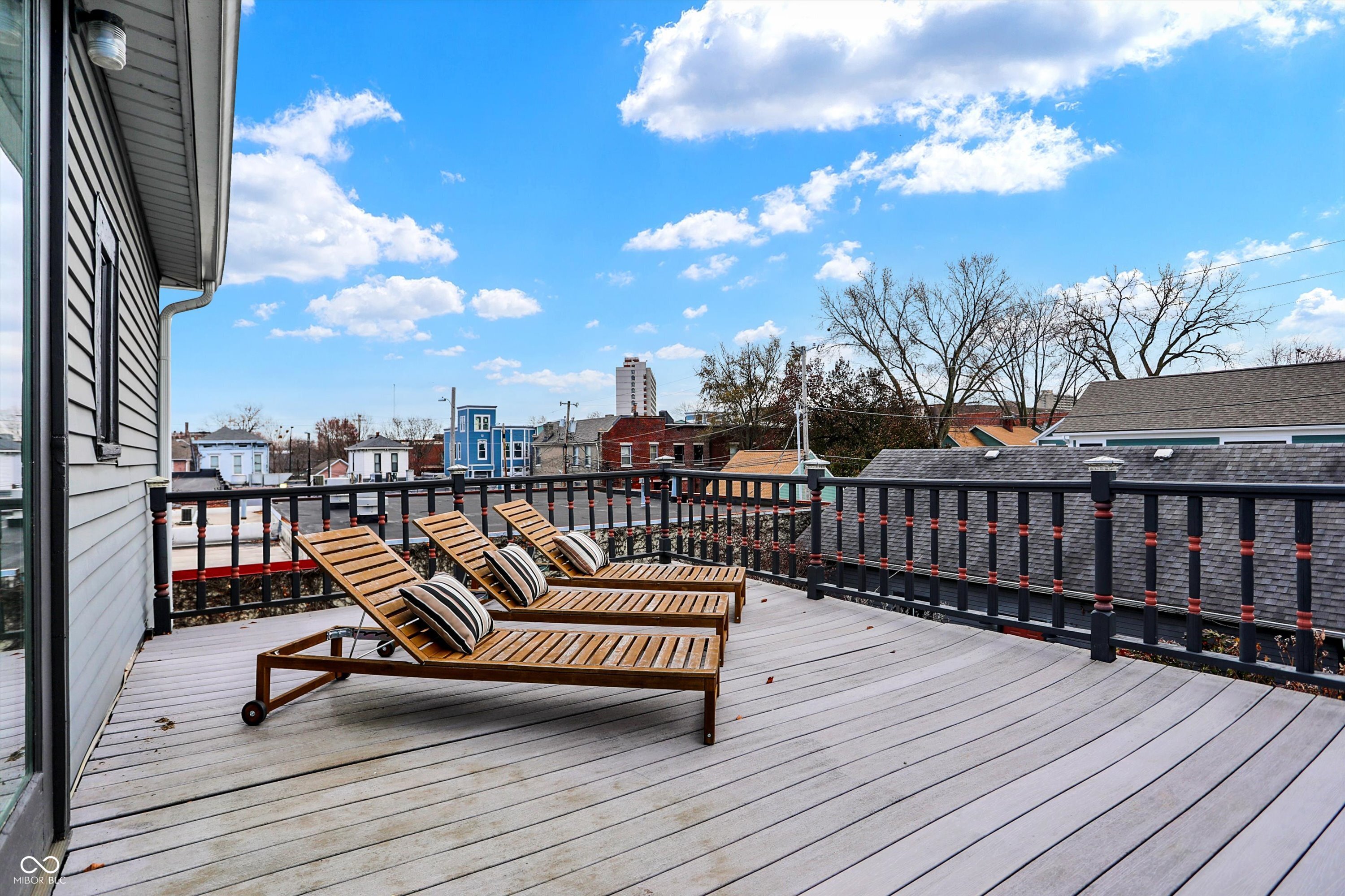 219 E 10th Street