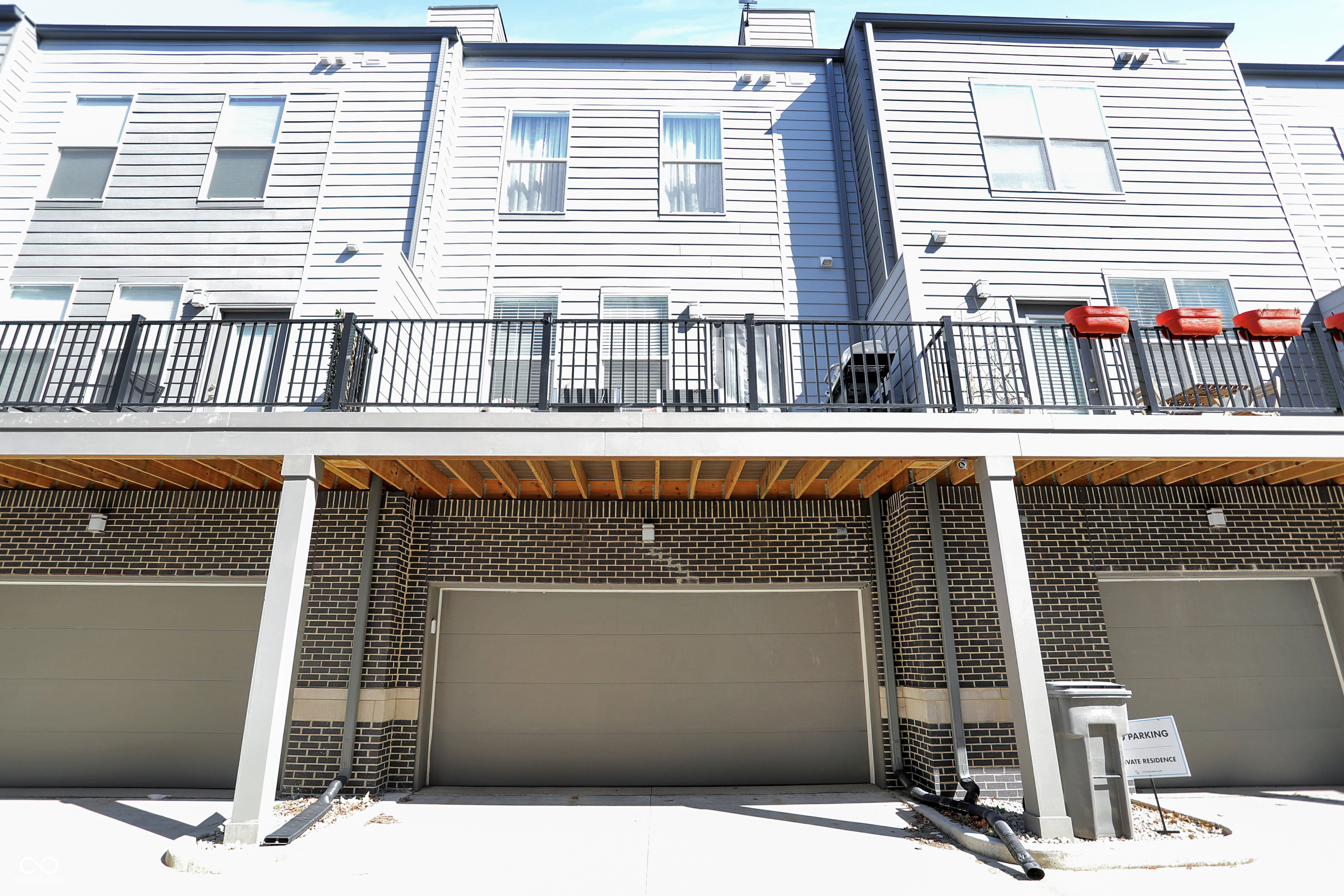 723 Perth Lane