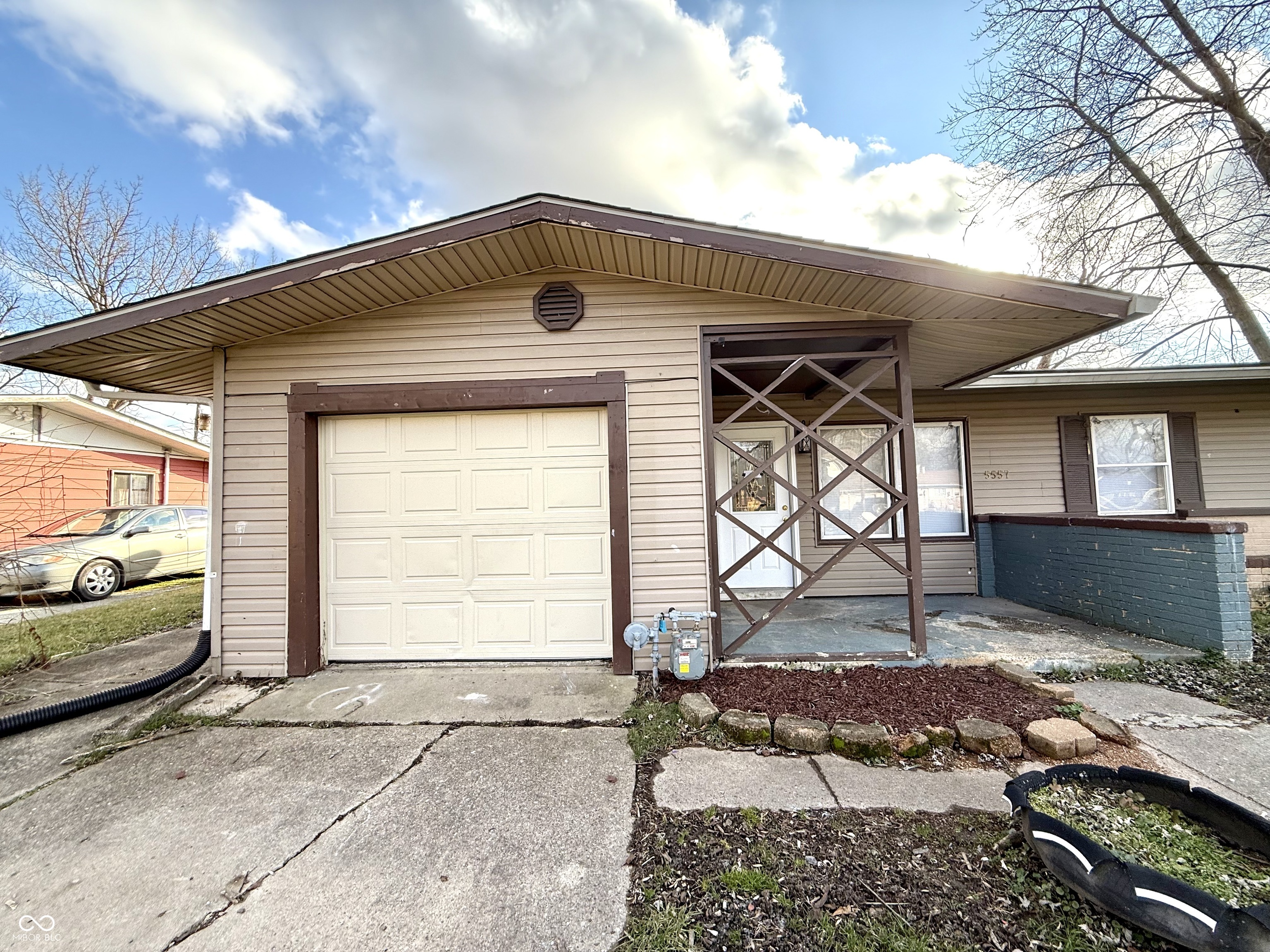 5557 E 41st Street