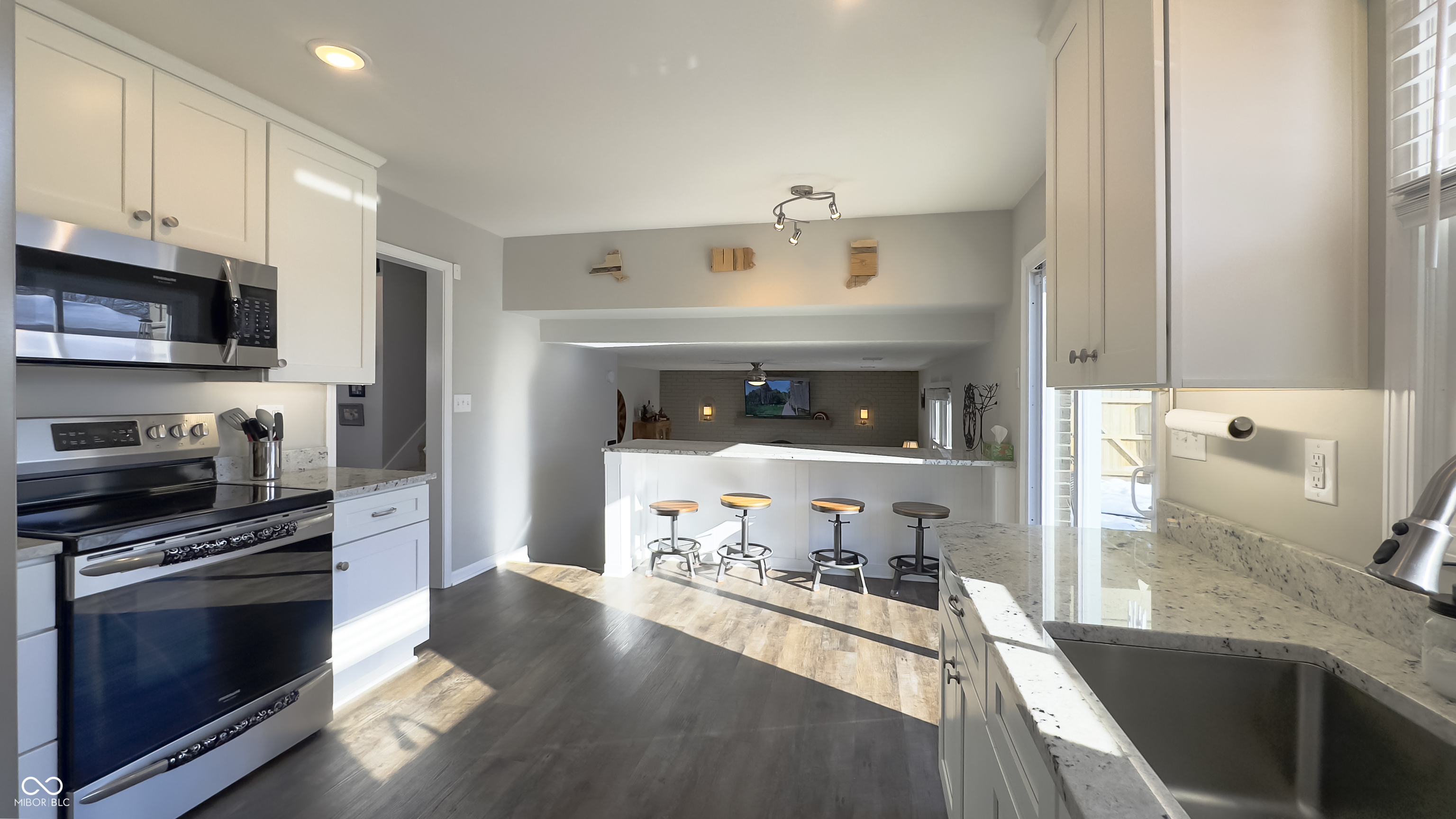 6829 Yellowstone Parkway
