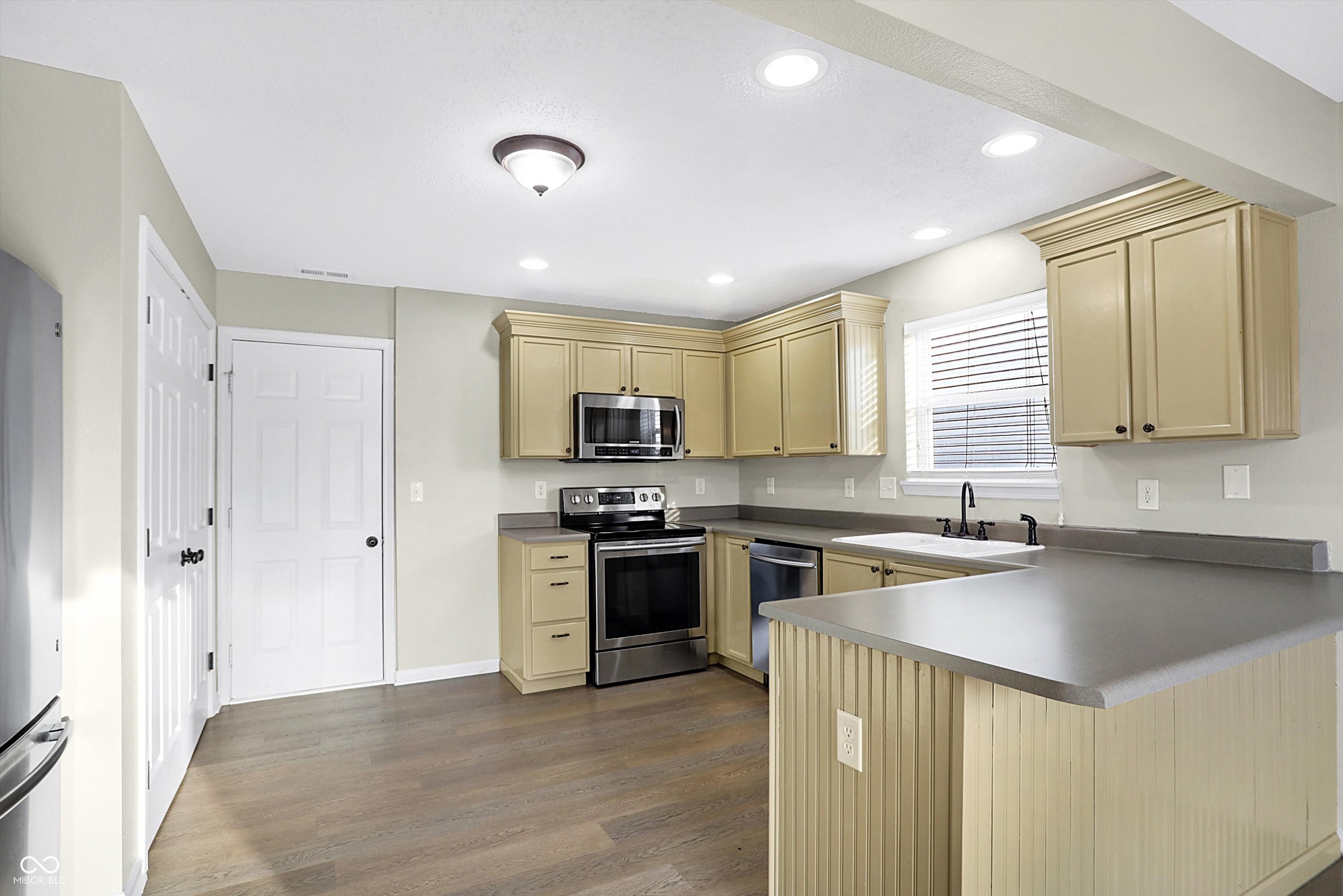 3661 Indigo Blue Boulevard
