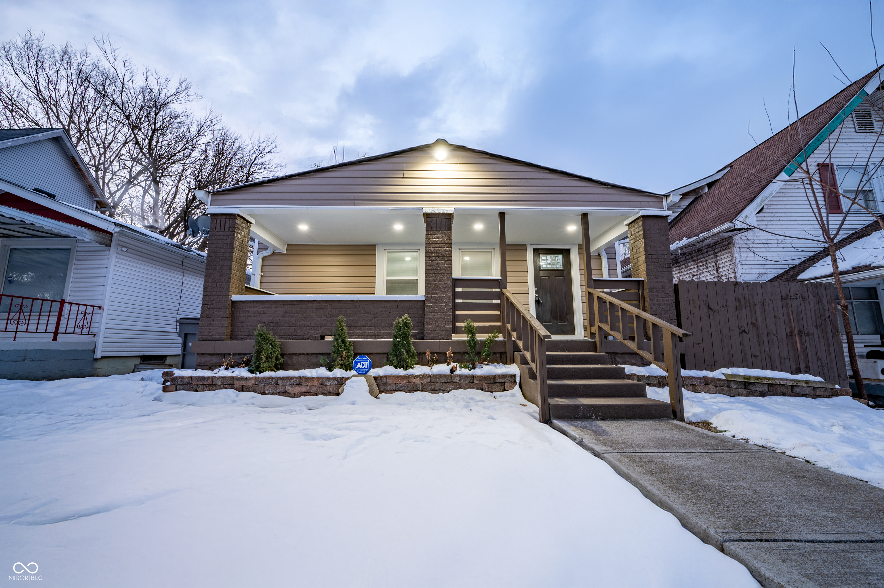 1327 W 34th Street