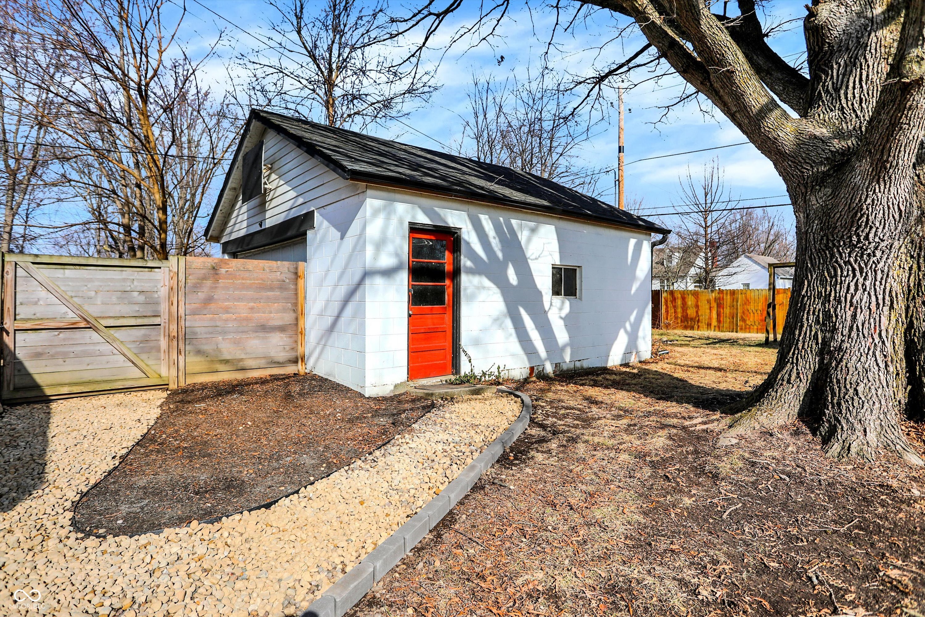 129 N Sadlier Drive