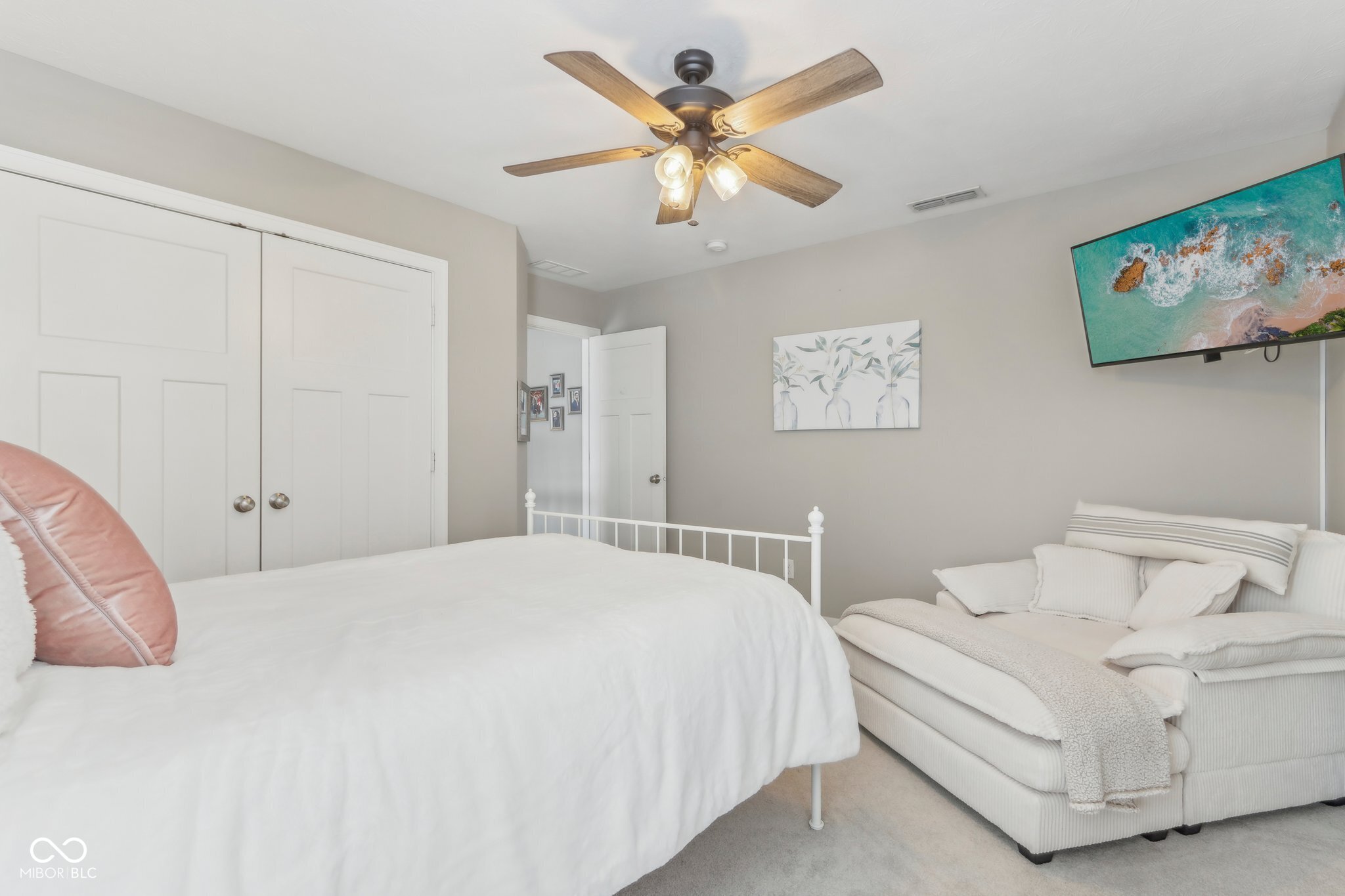 5528 Cottage Grove Lane