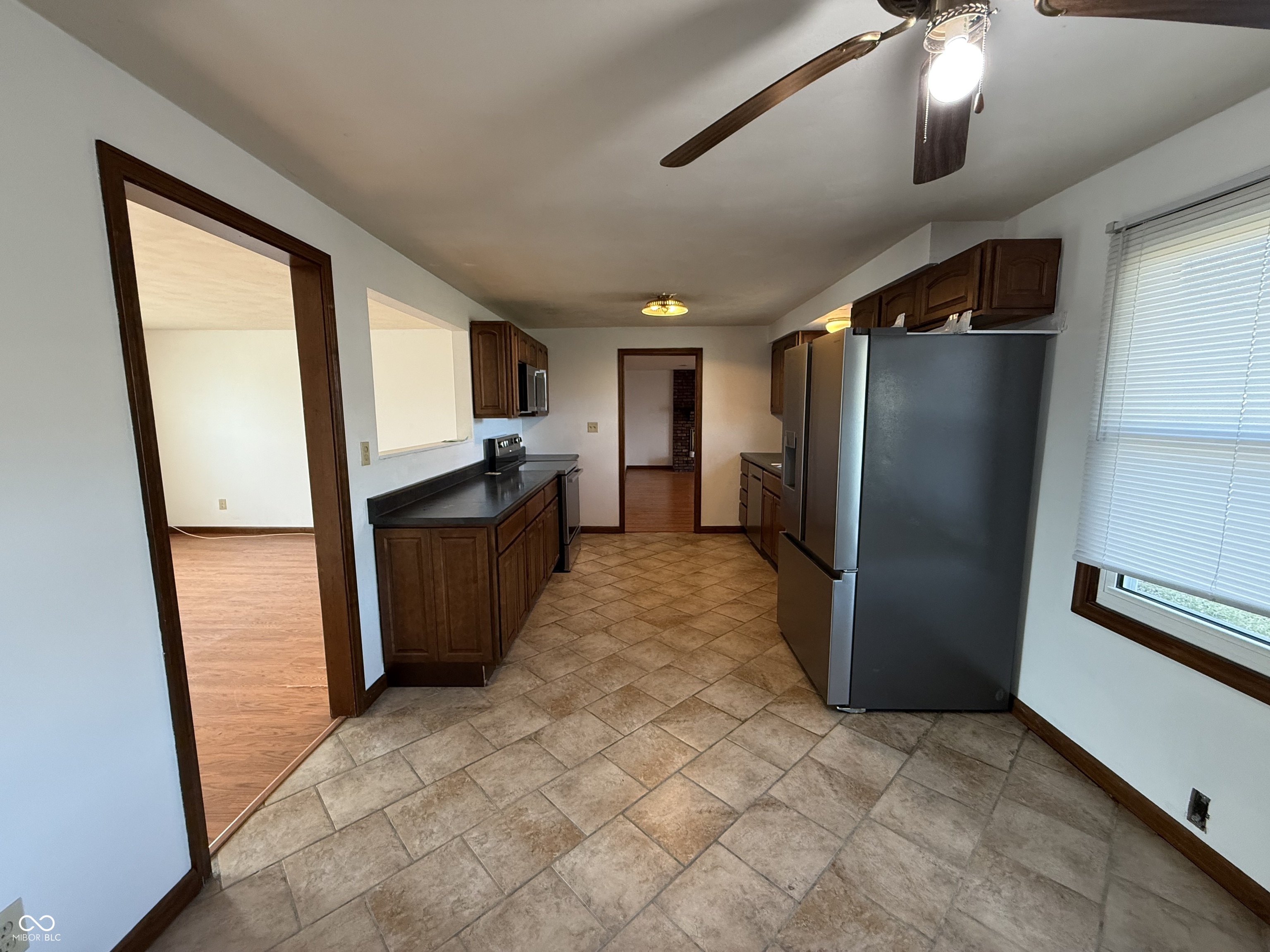 806 Country Lane