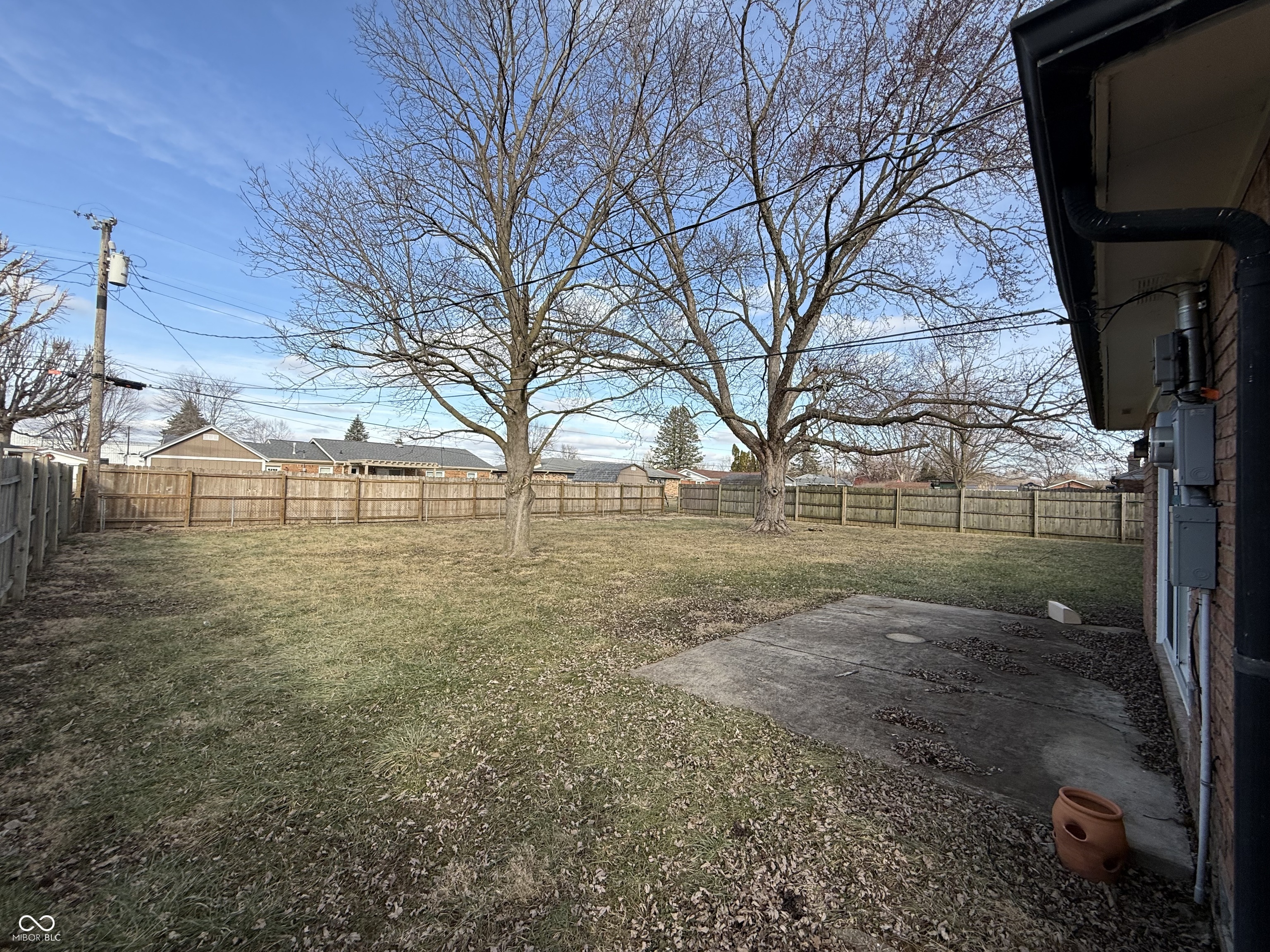 806 Country Lane