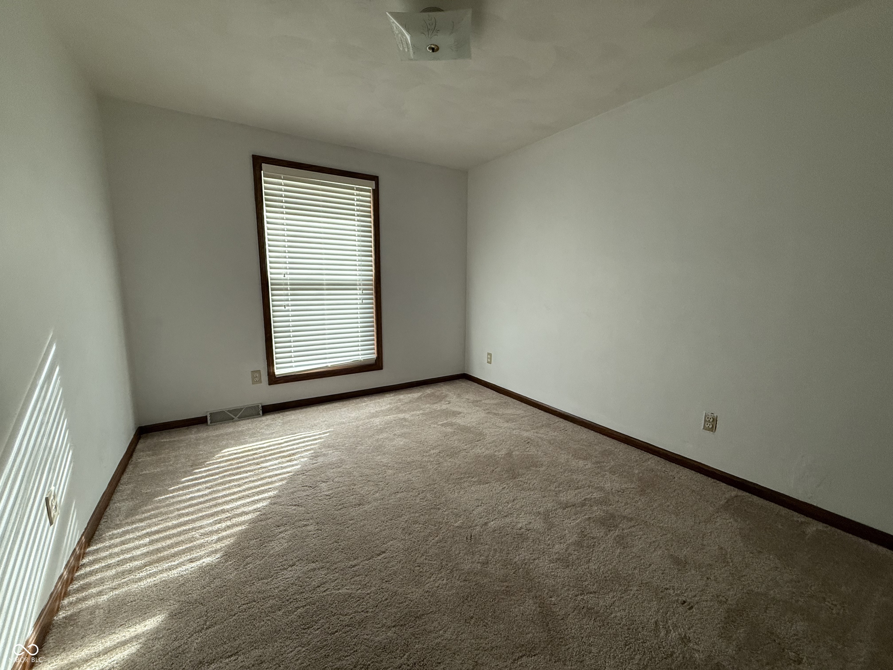 806 Country Lane