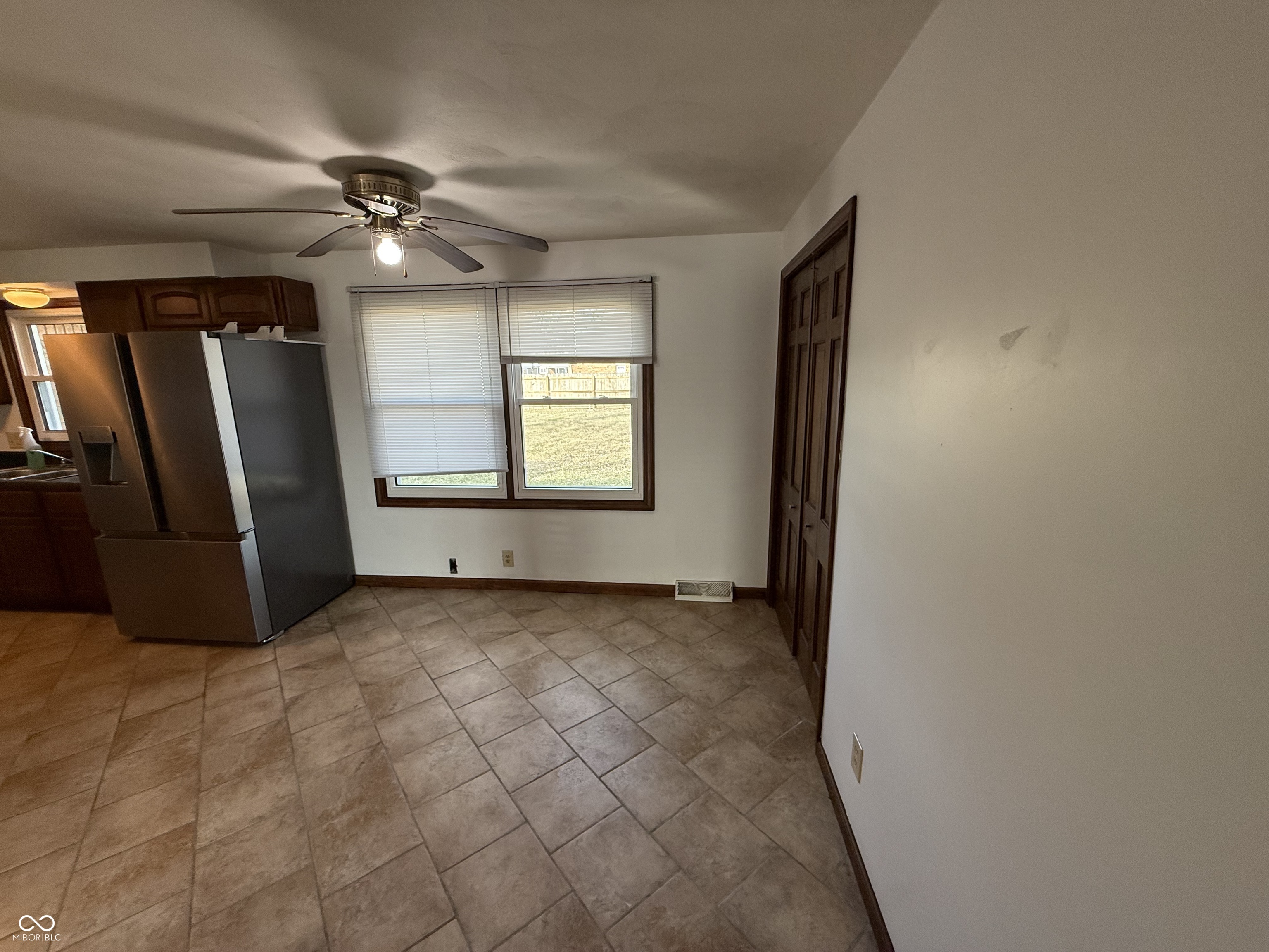 806 Country Lane