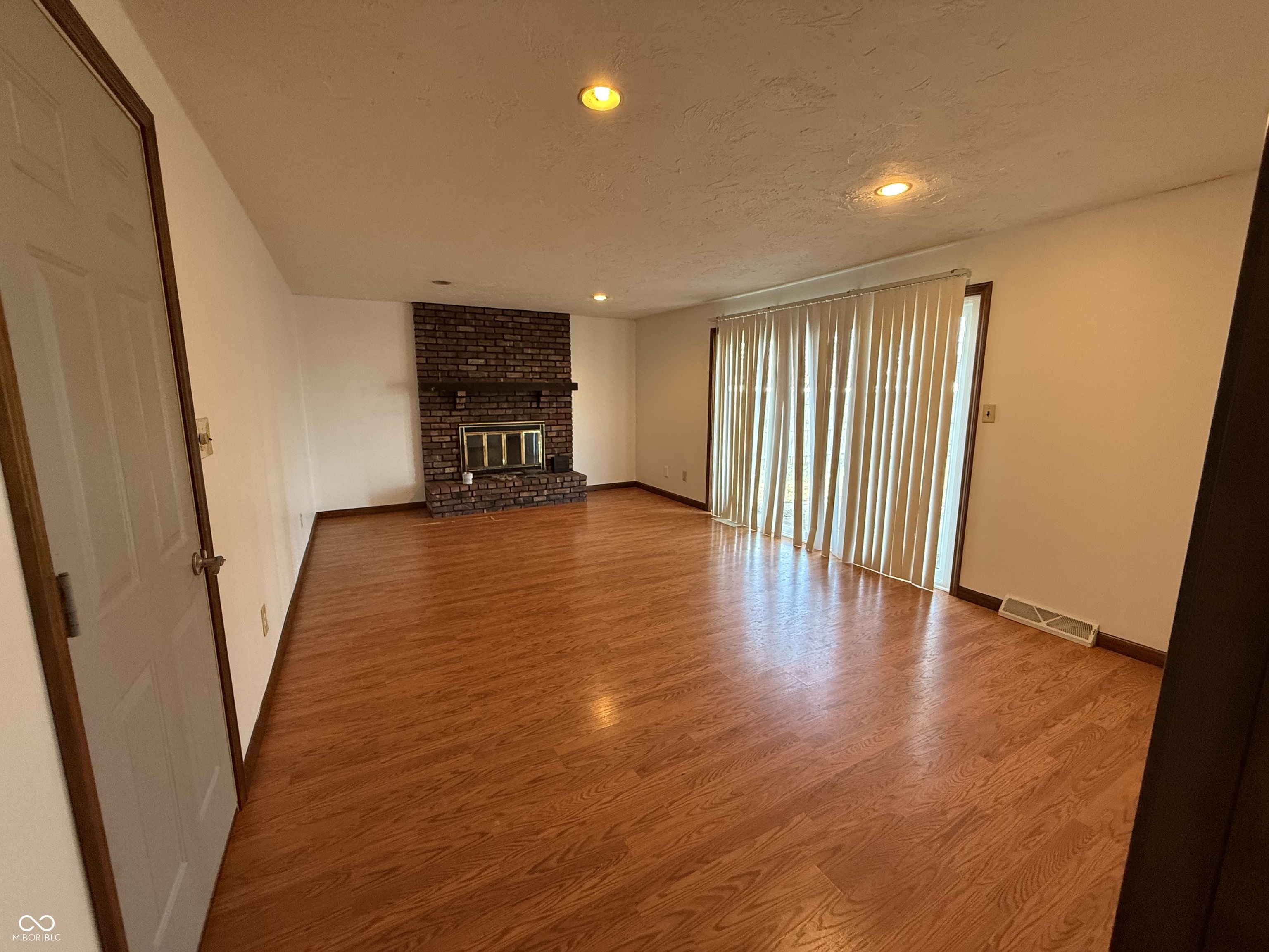 806 Country Lane