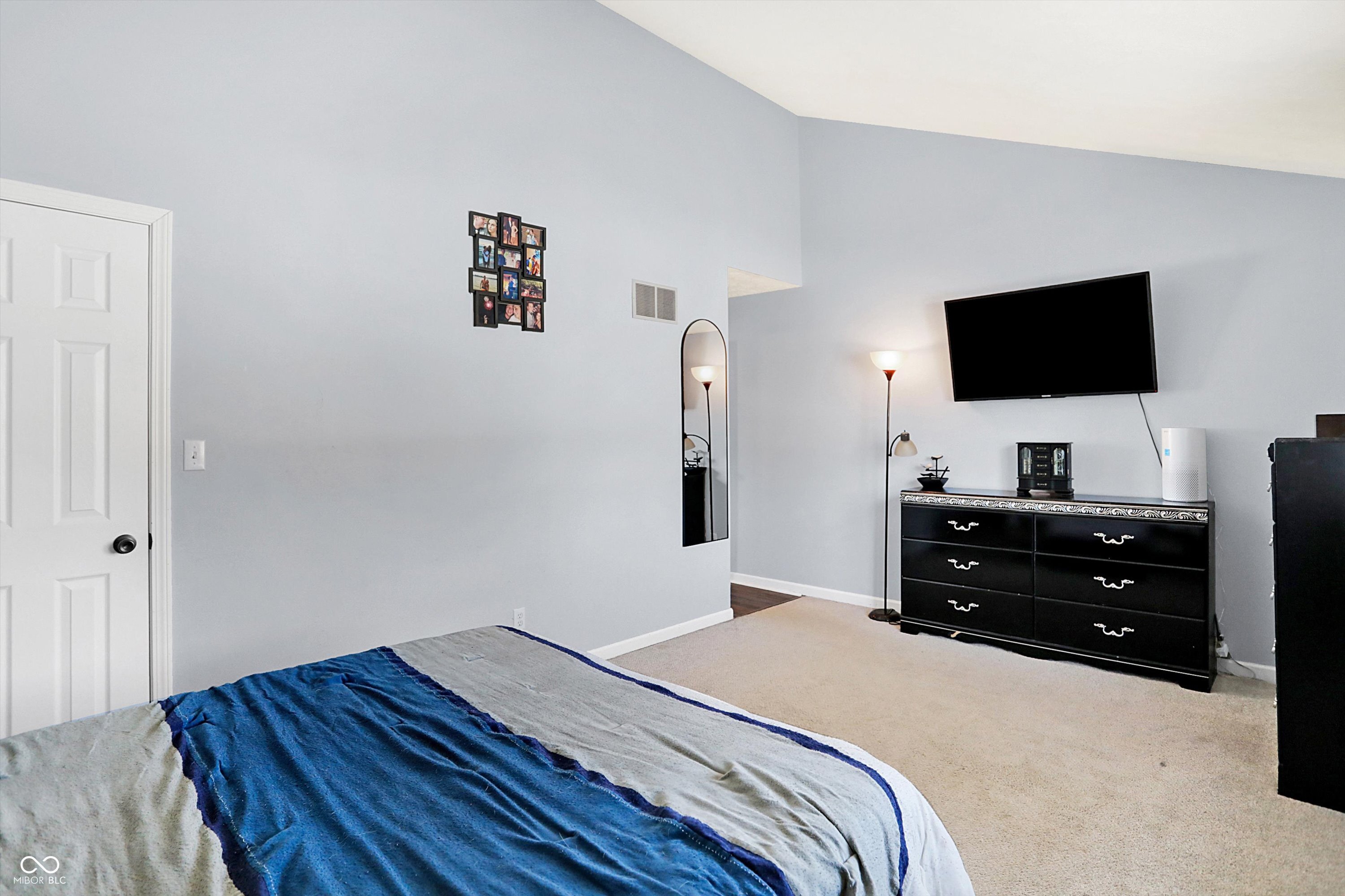 4925 Royal Orbit Court