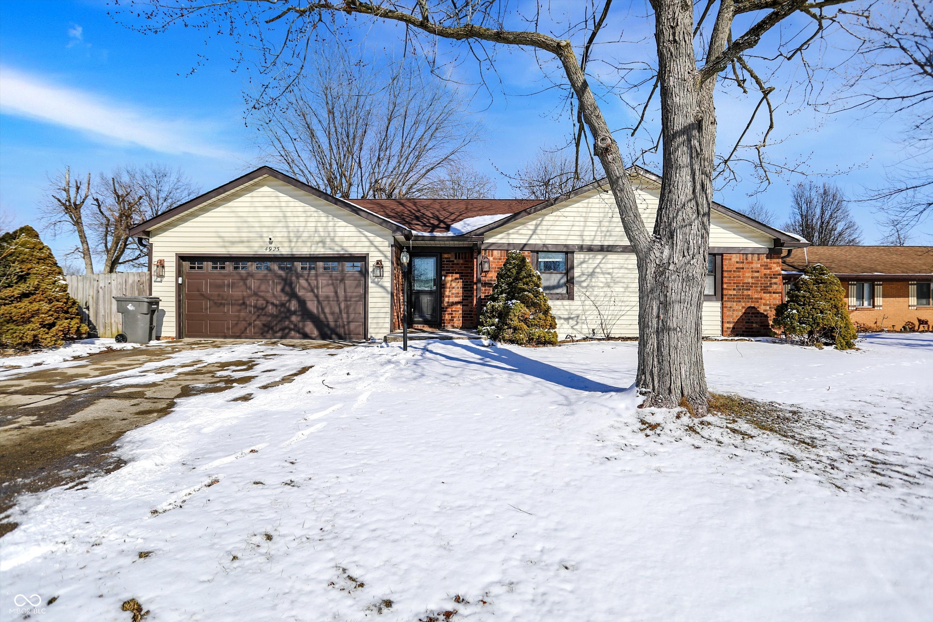 4925 Royal Orbit Court