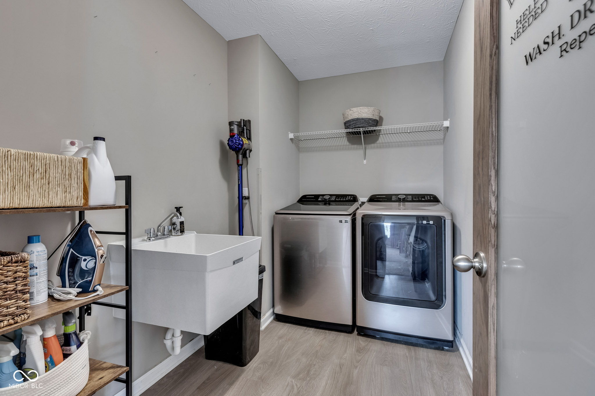 5556 W Compass Point