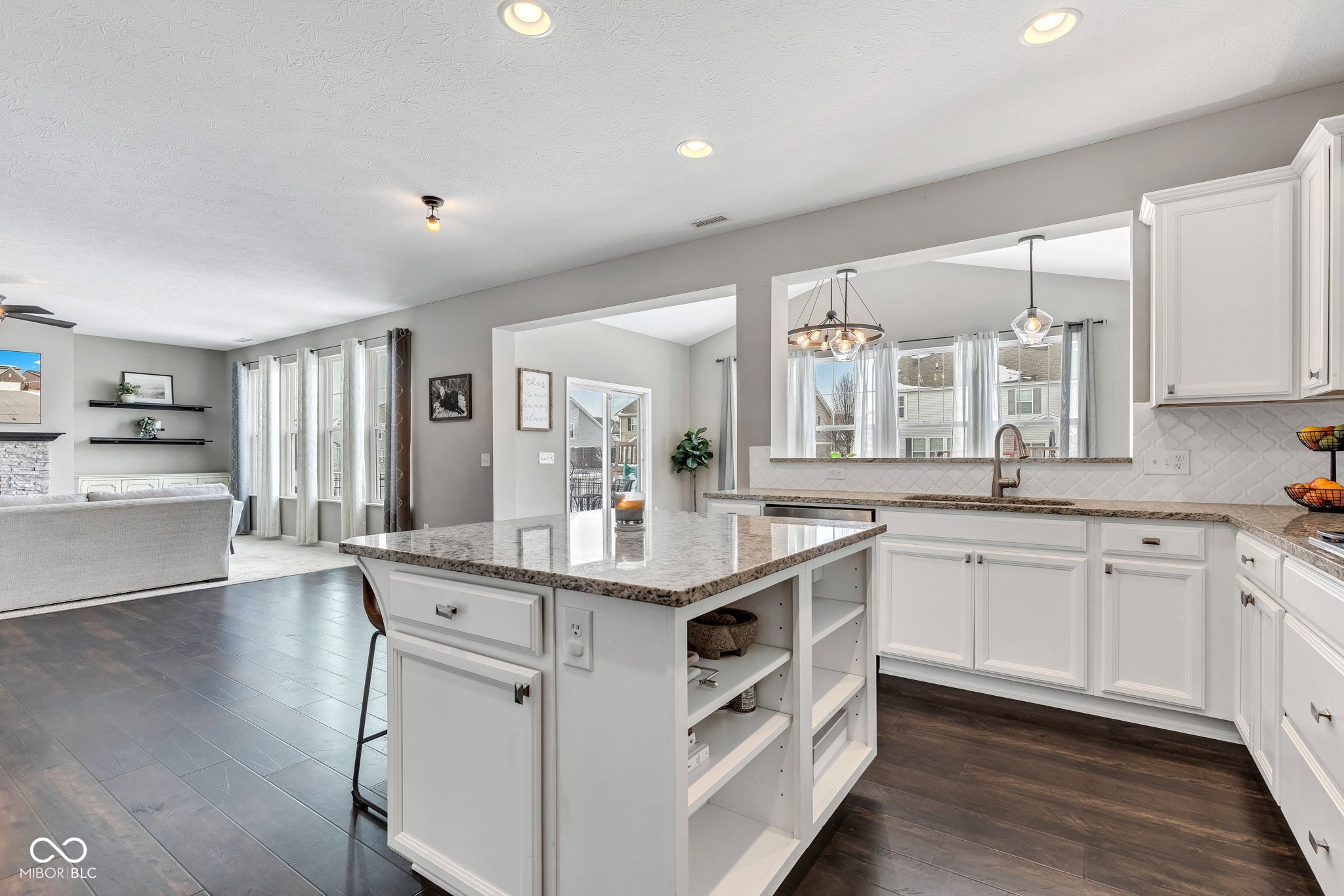 5556 W Compass Point