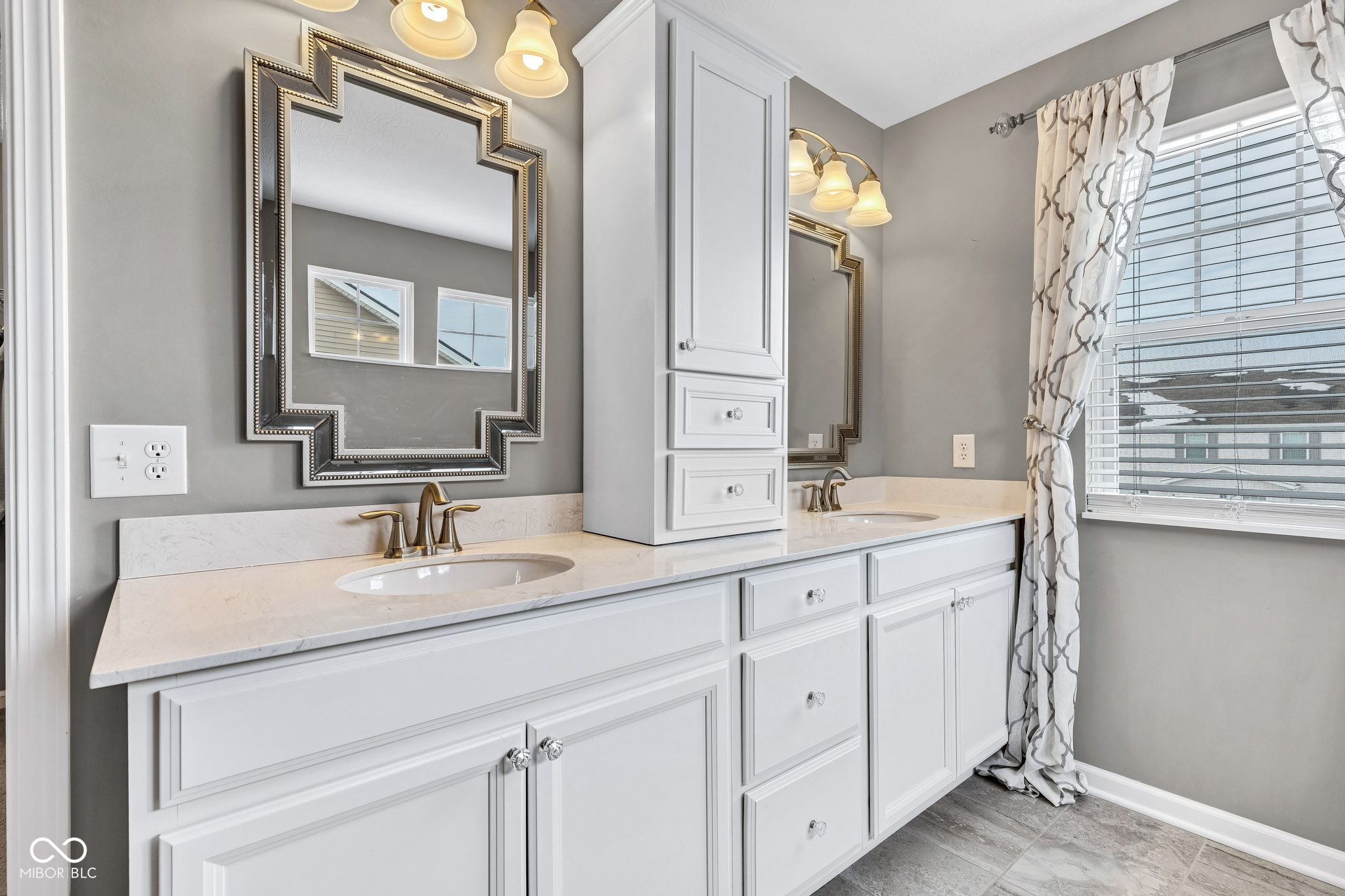 5556 W Compass Point