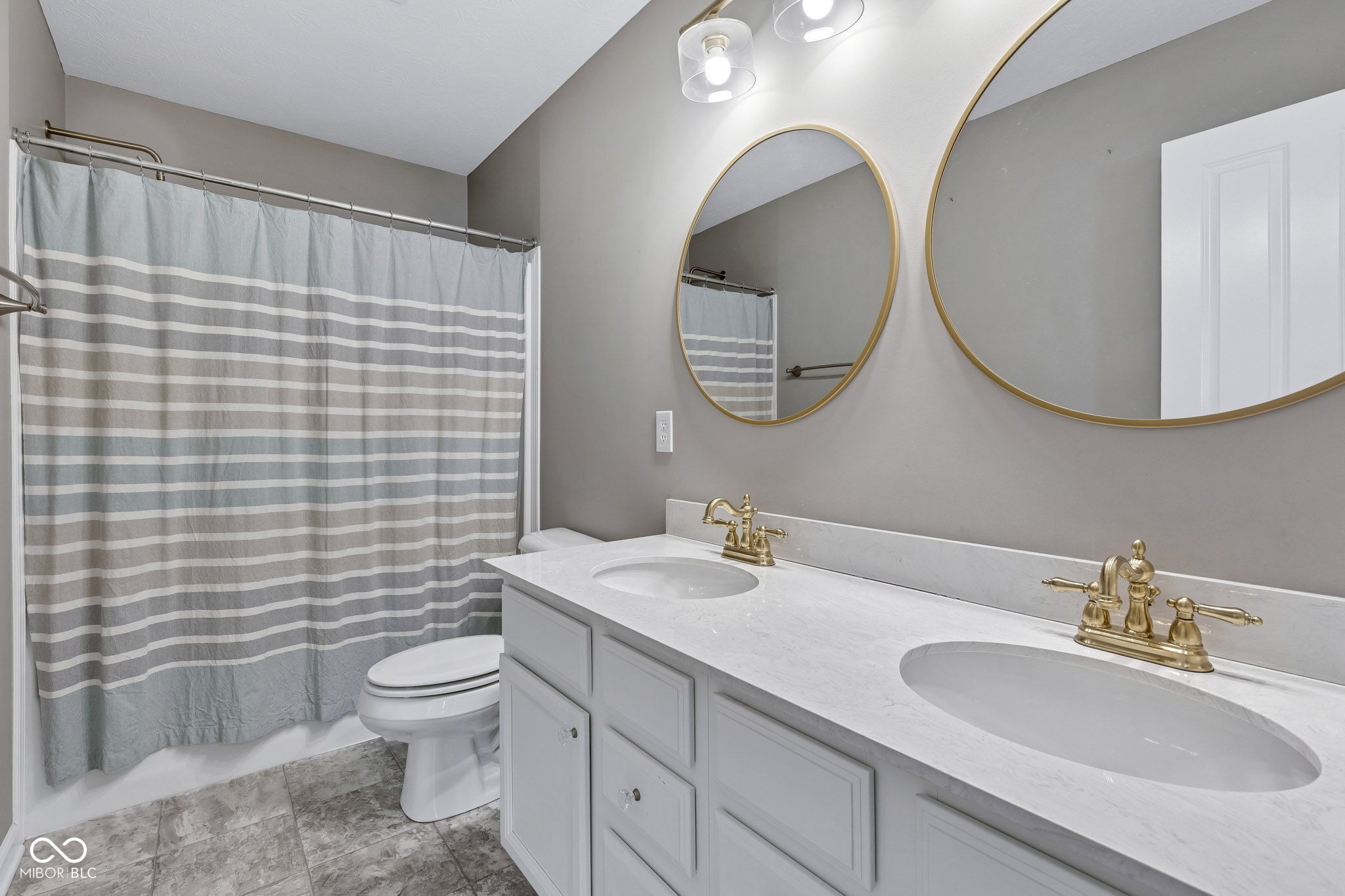5556 W Compass Point