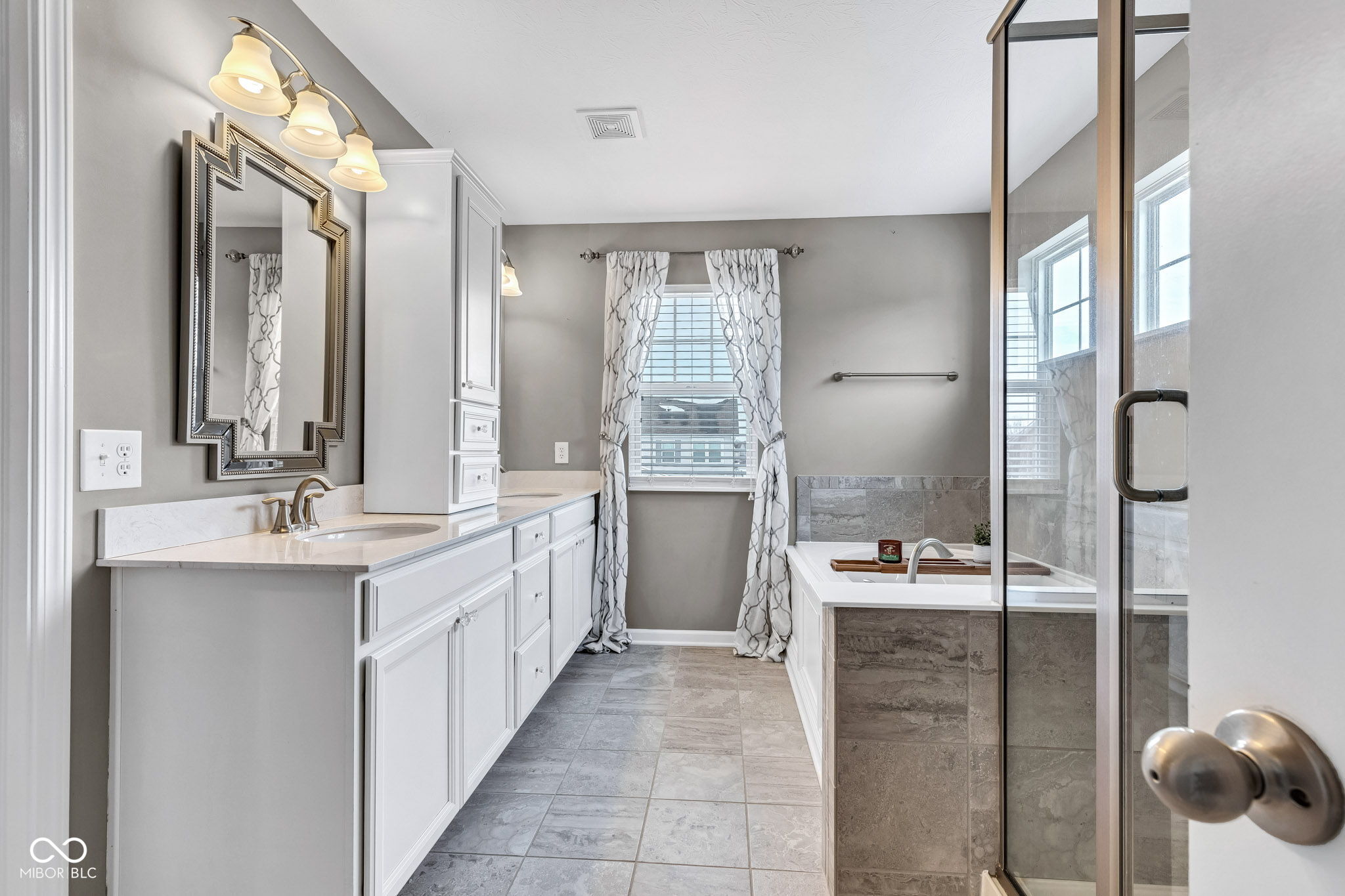 5556 W Compass Point