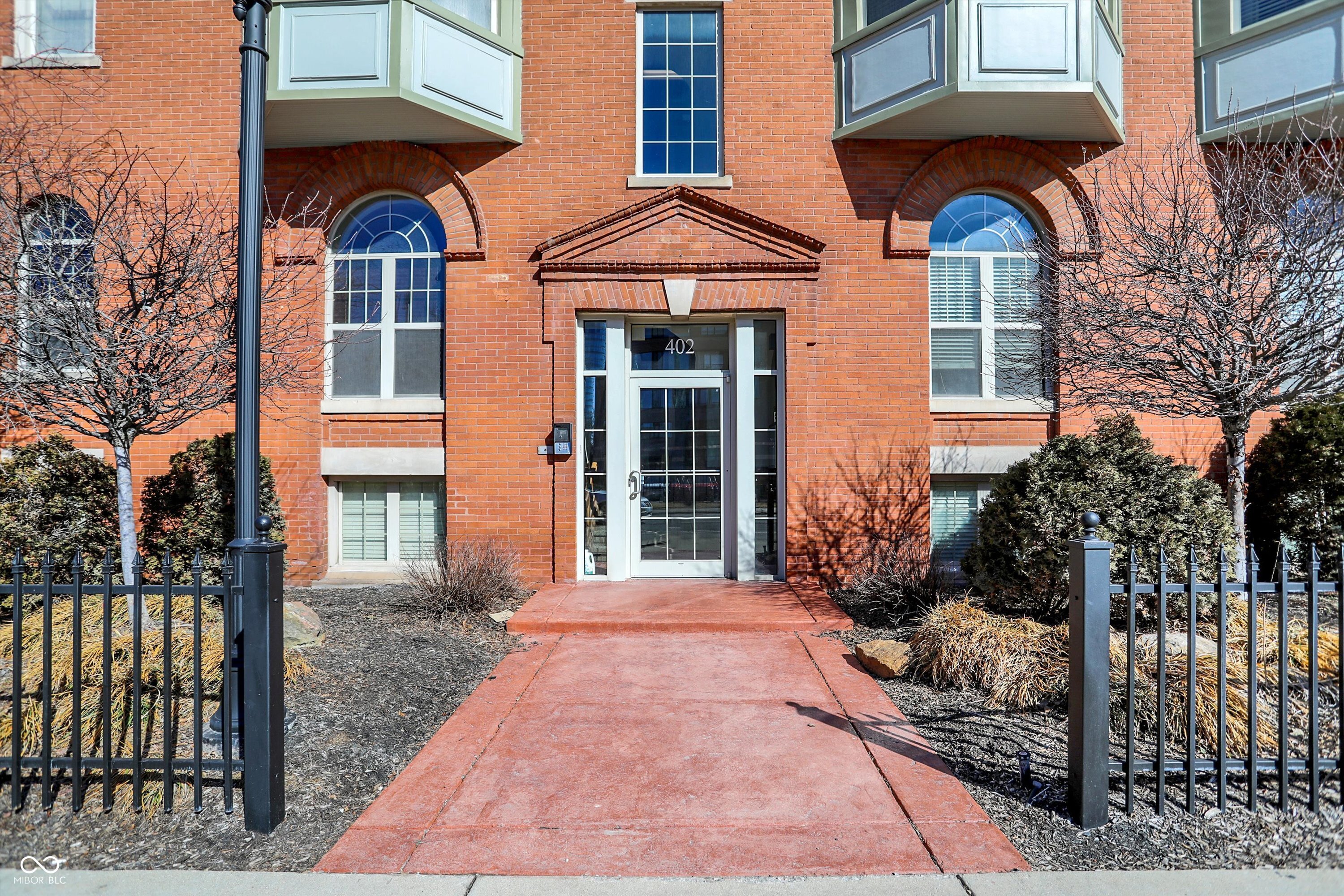 402 E New York Street Unit: 302