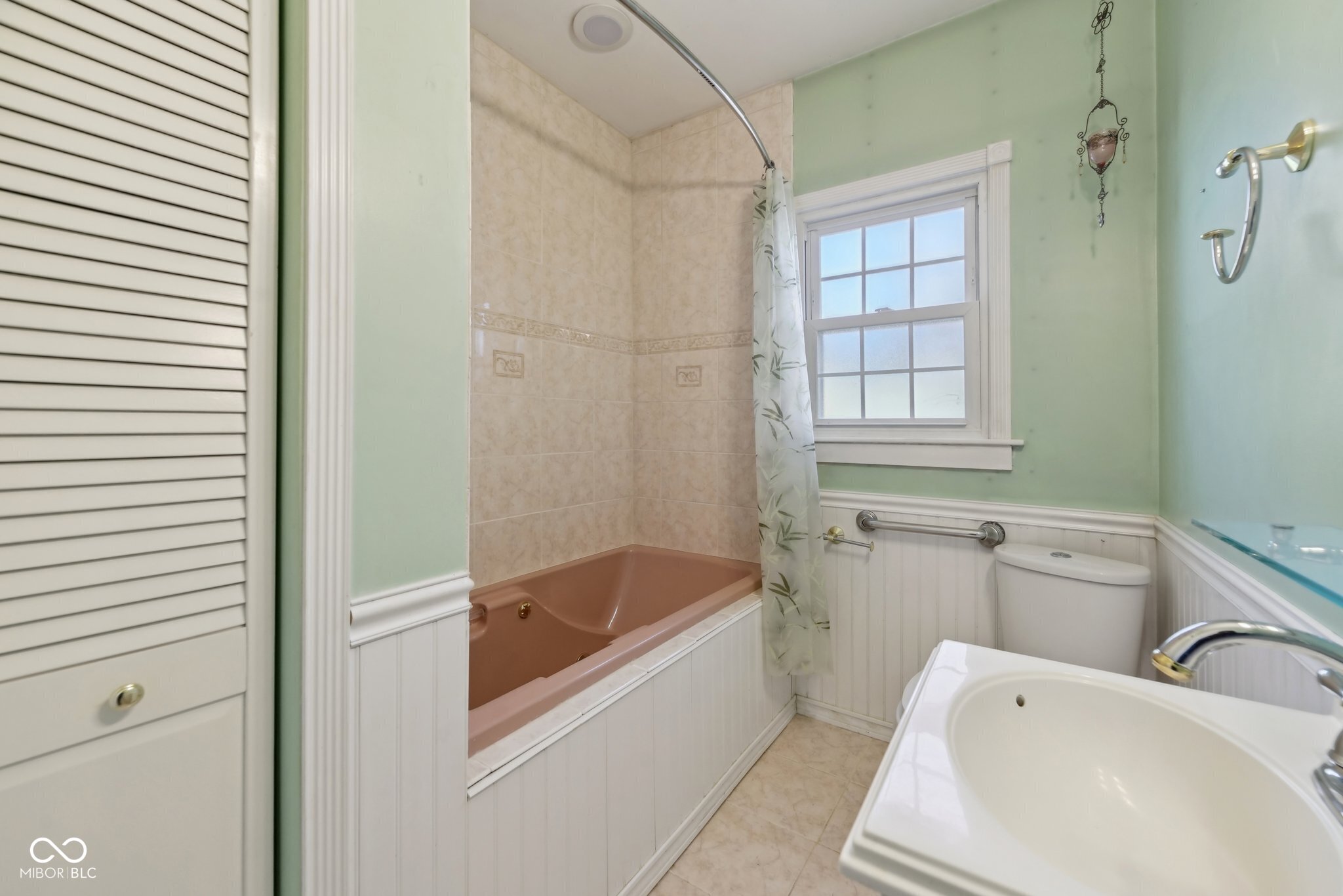 1124 Woodlawn Drive