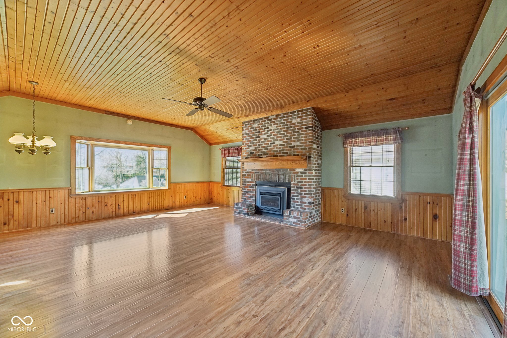 1124 Woodlawn Drive