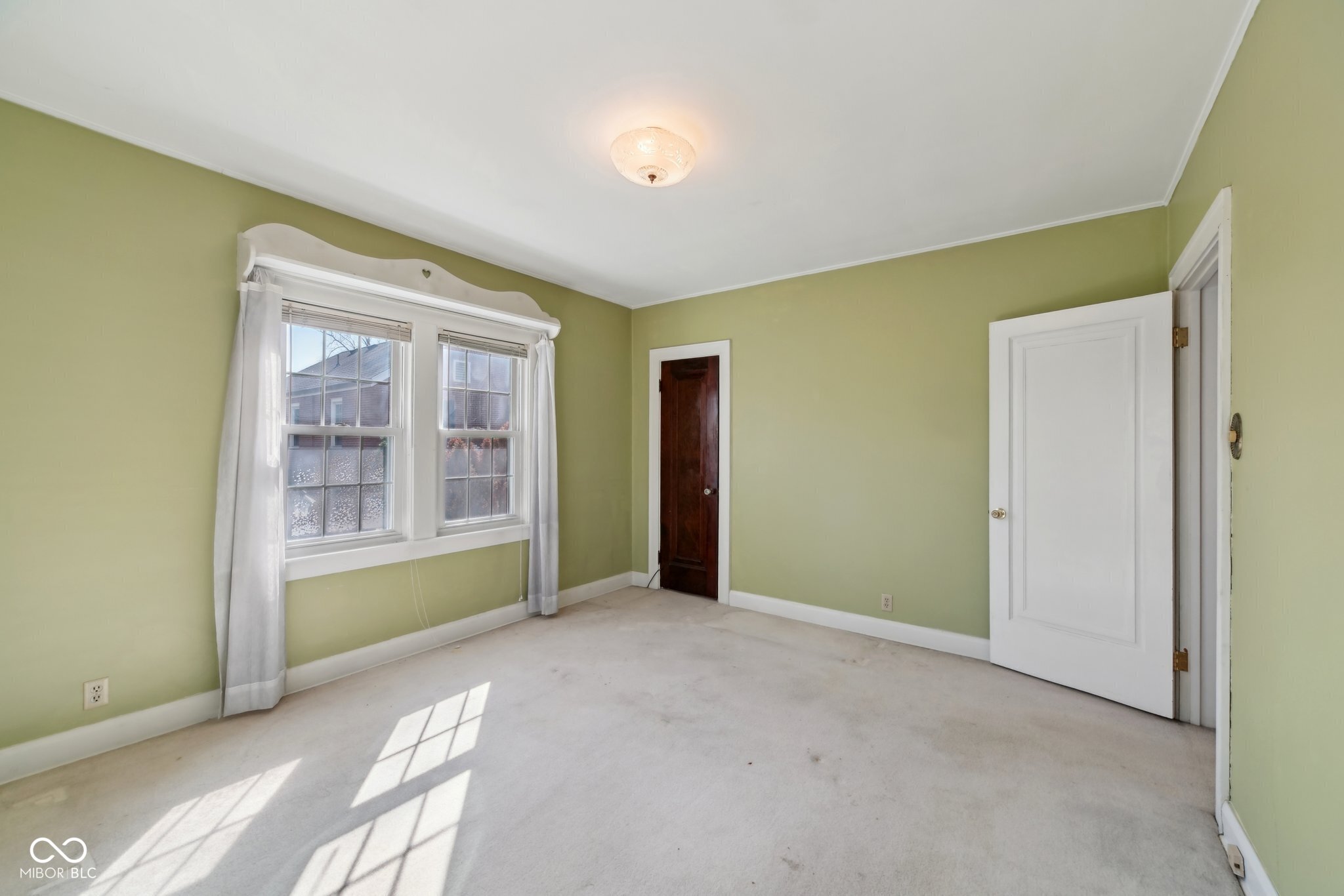 1124 Woodlawn Drive