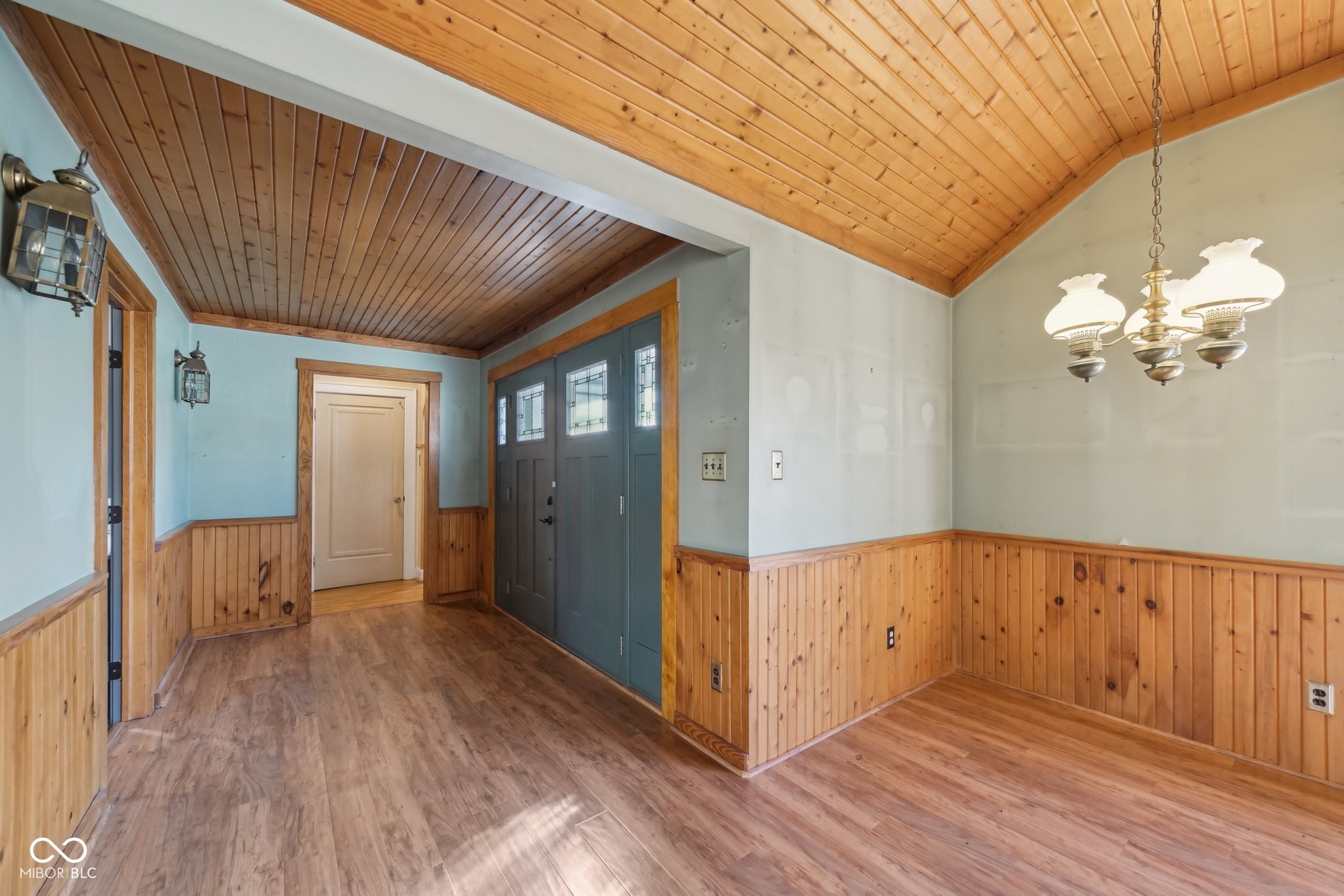 1124 Woodlawn Drive