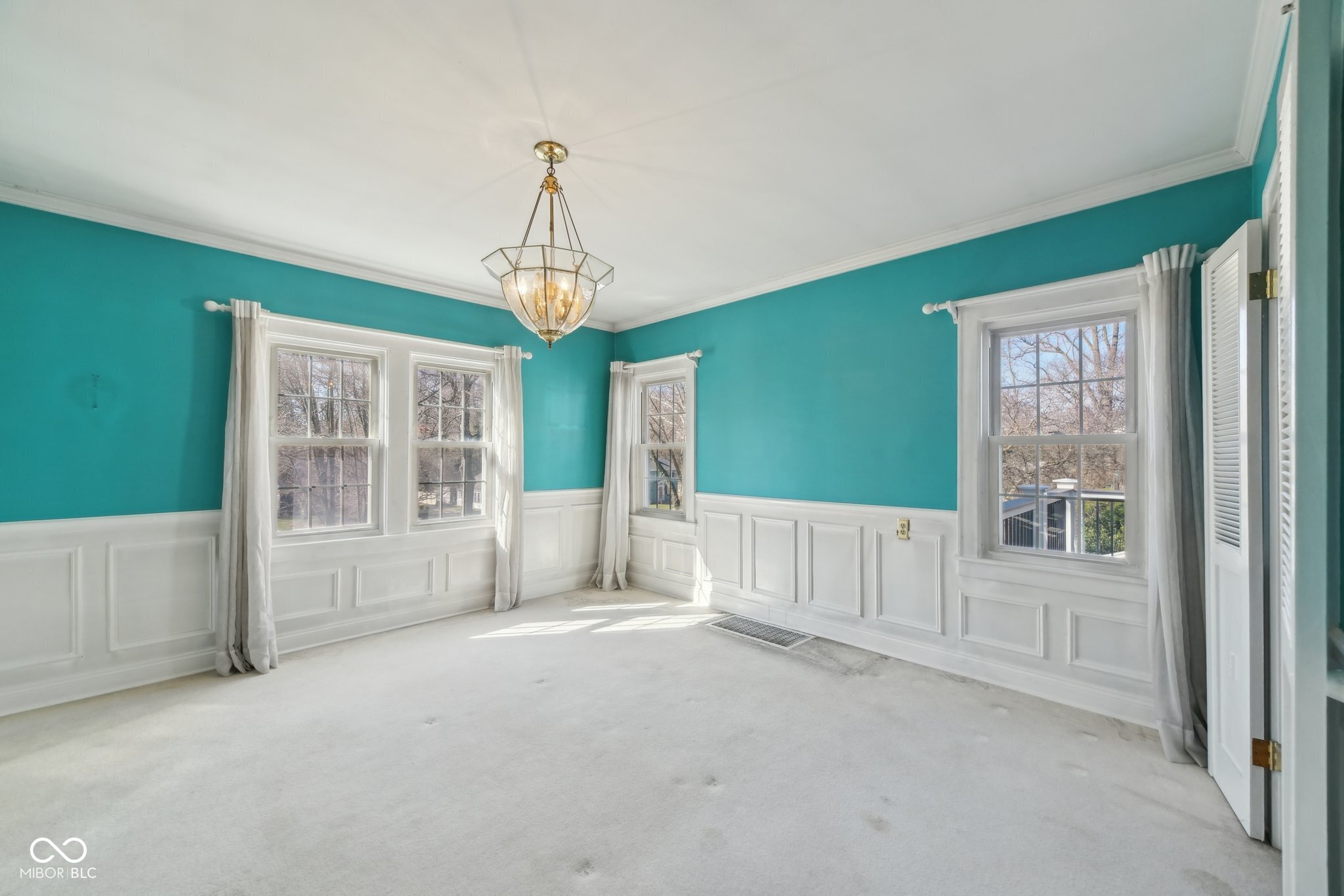 1124 Woodlawn Drive