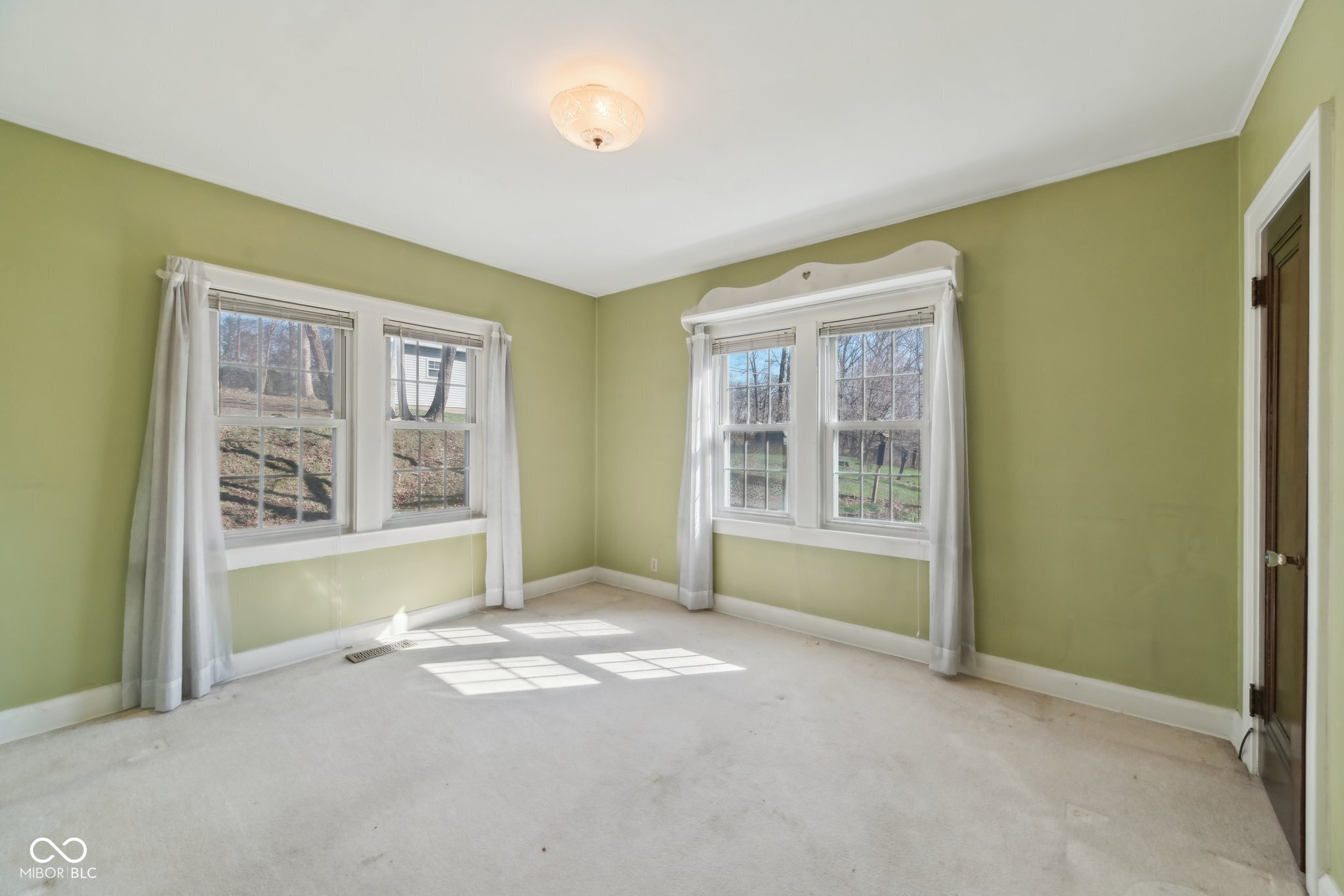 1124 Woodlawn Drive