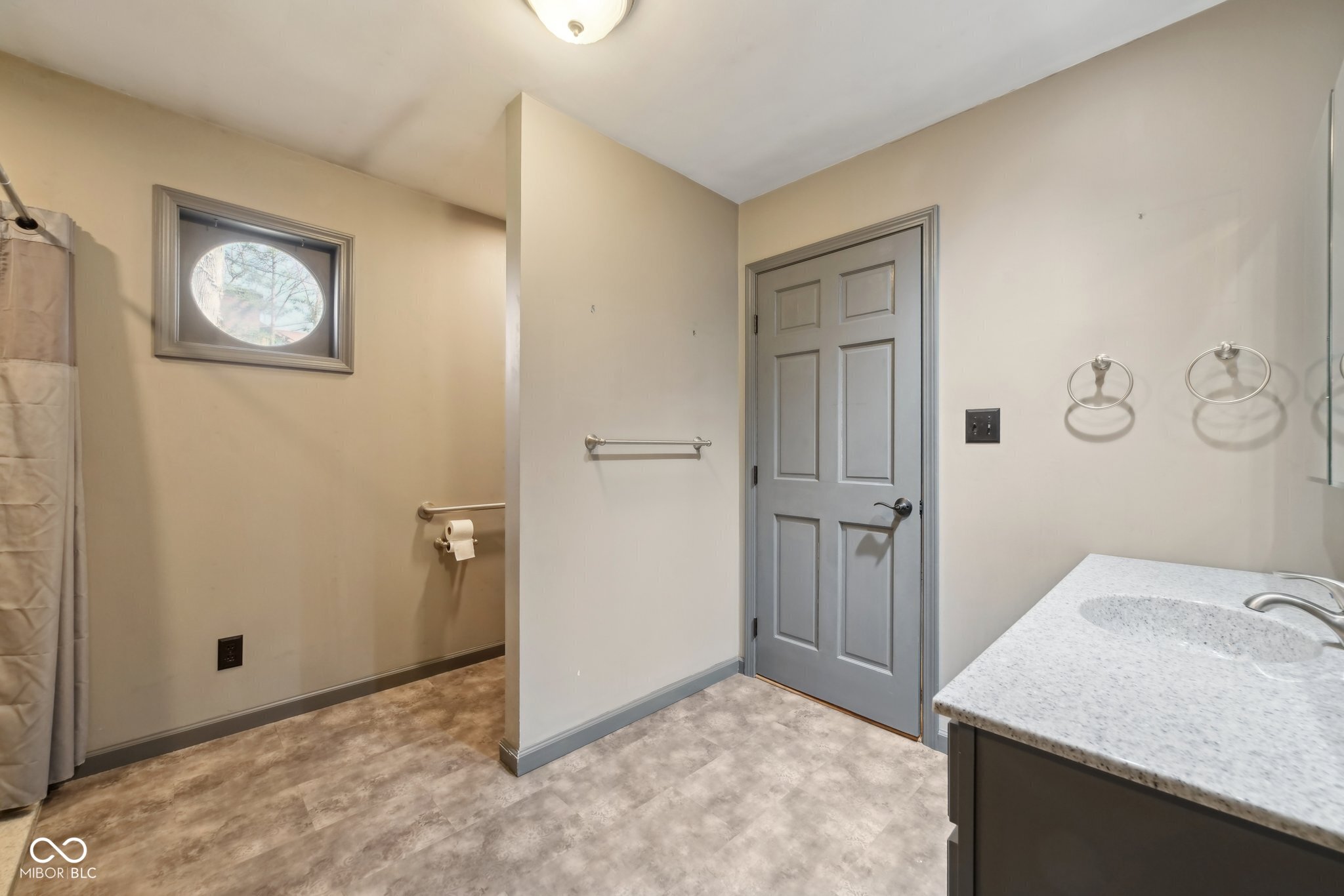 1124 Woodlawn Drive