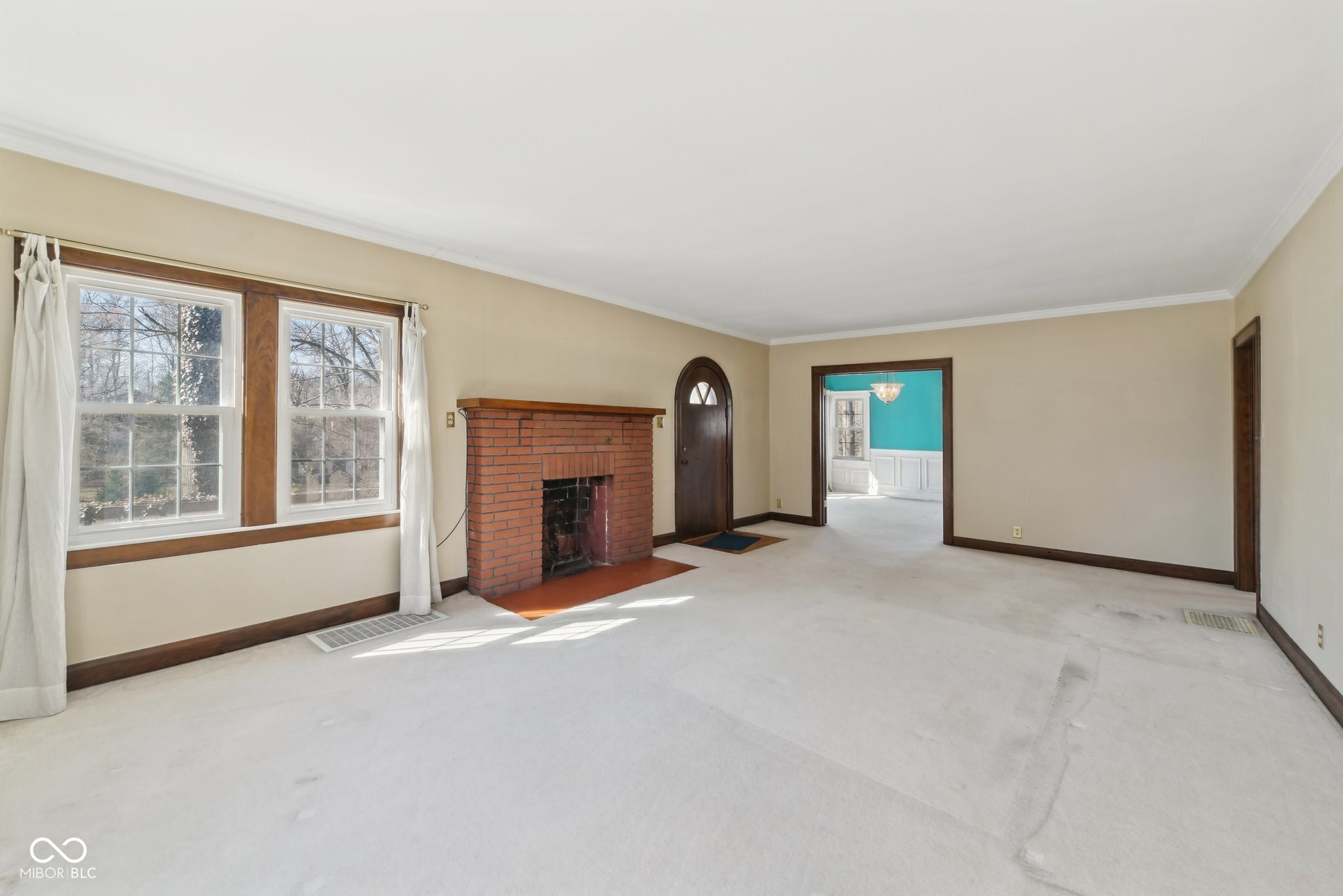 1124 Woodlawn Drive