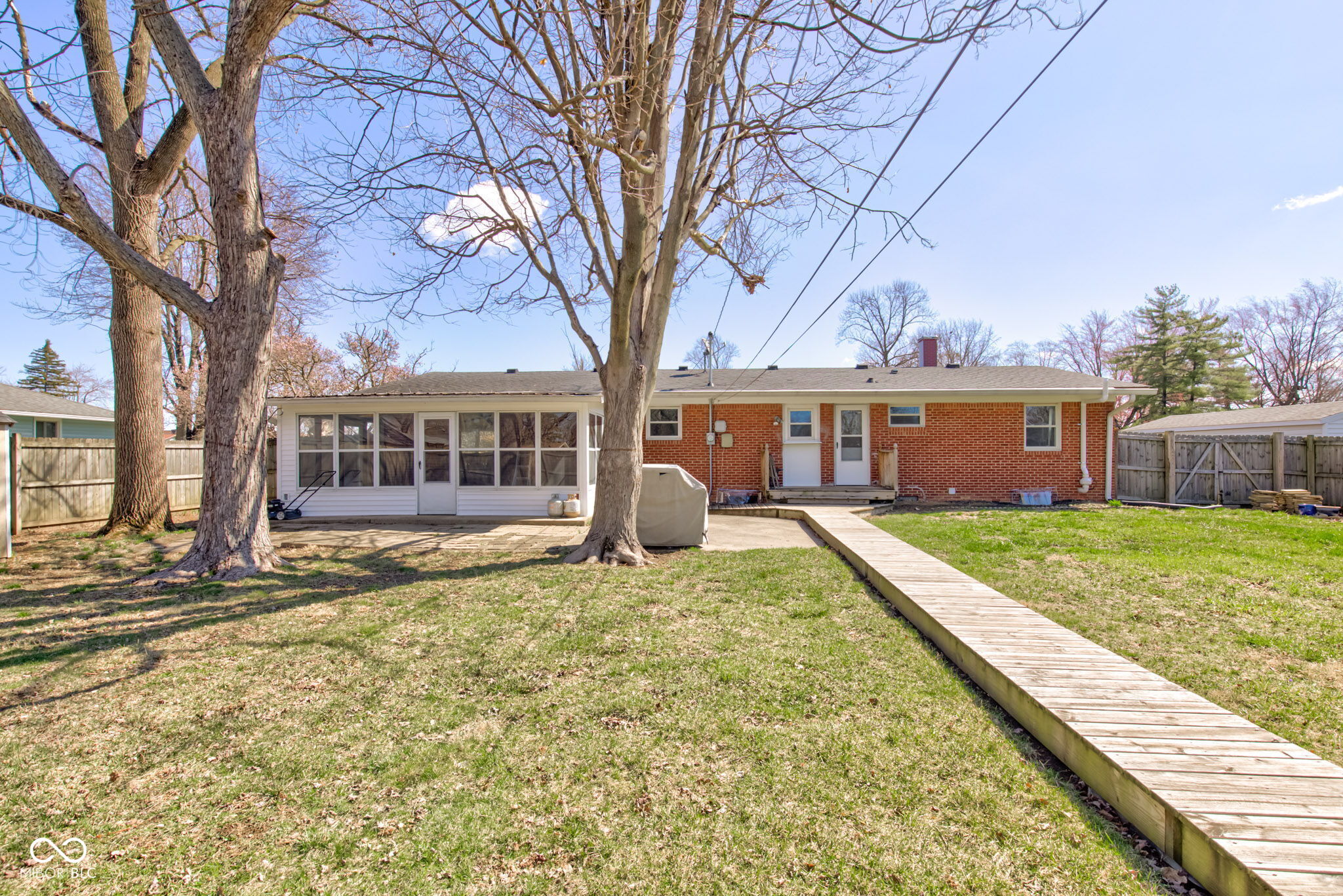 5430 N Sadlier Drive