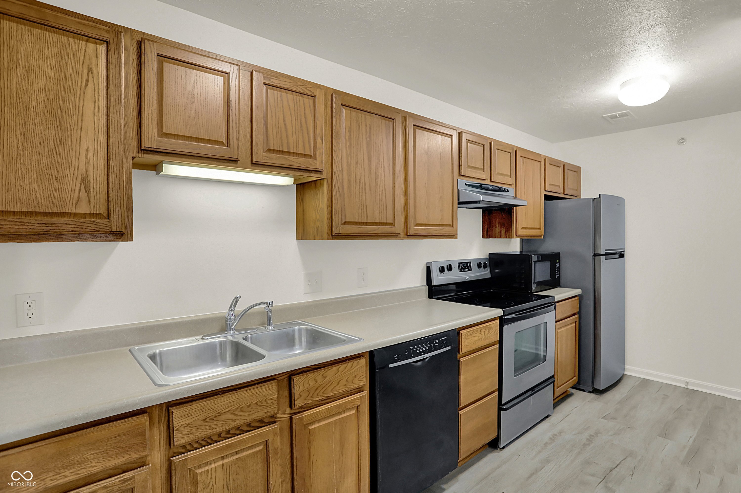 8920 Hunters Creek Drive Unit: 101