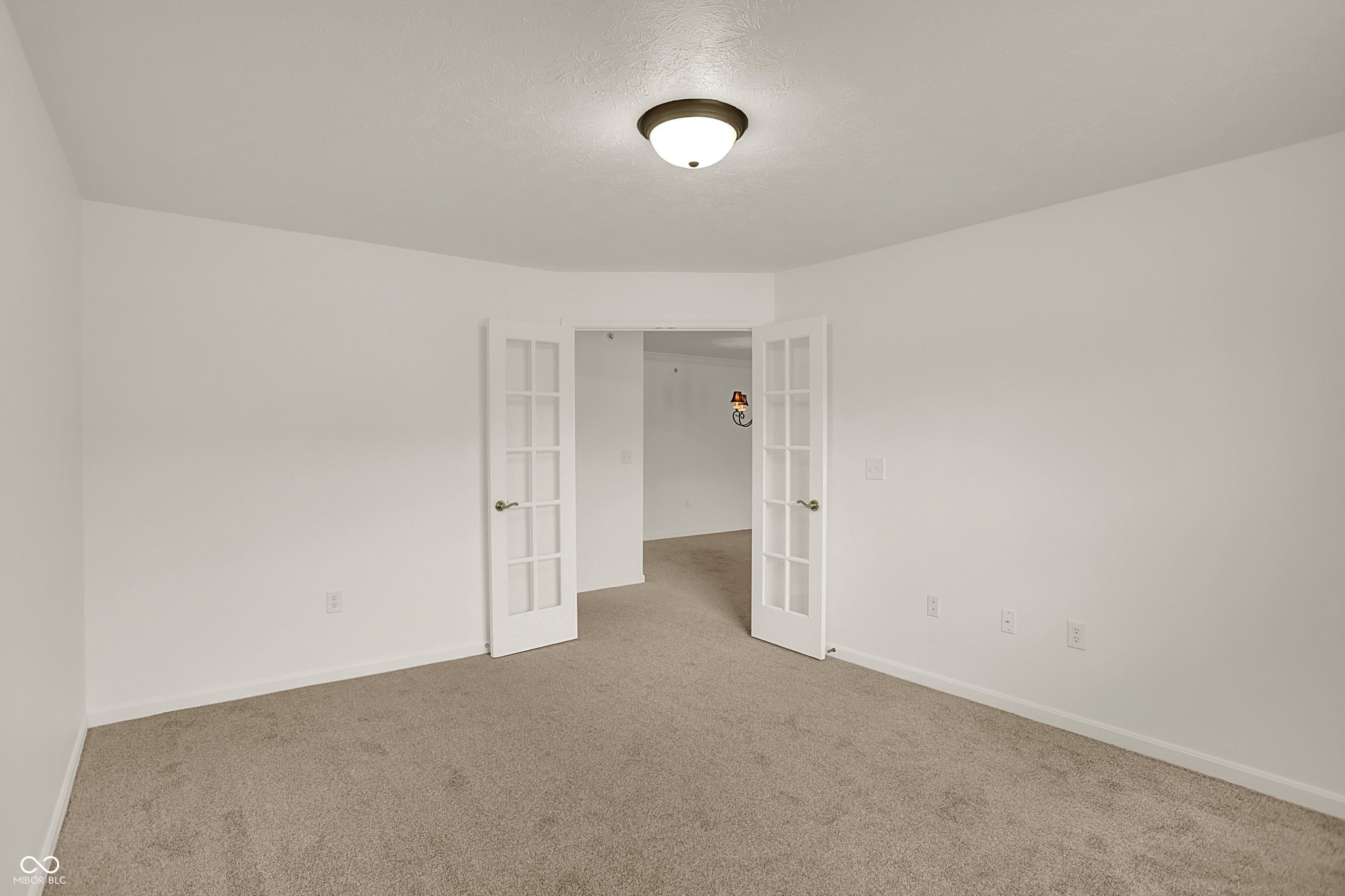 8920 Hunters Creek Drive Unit: 101
