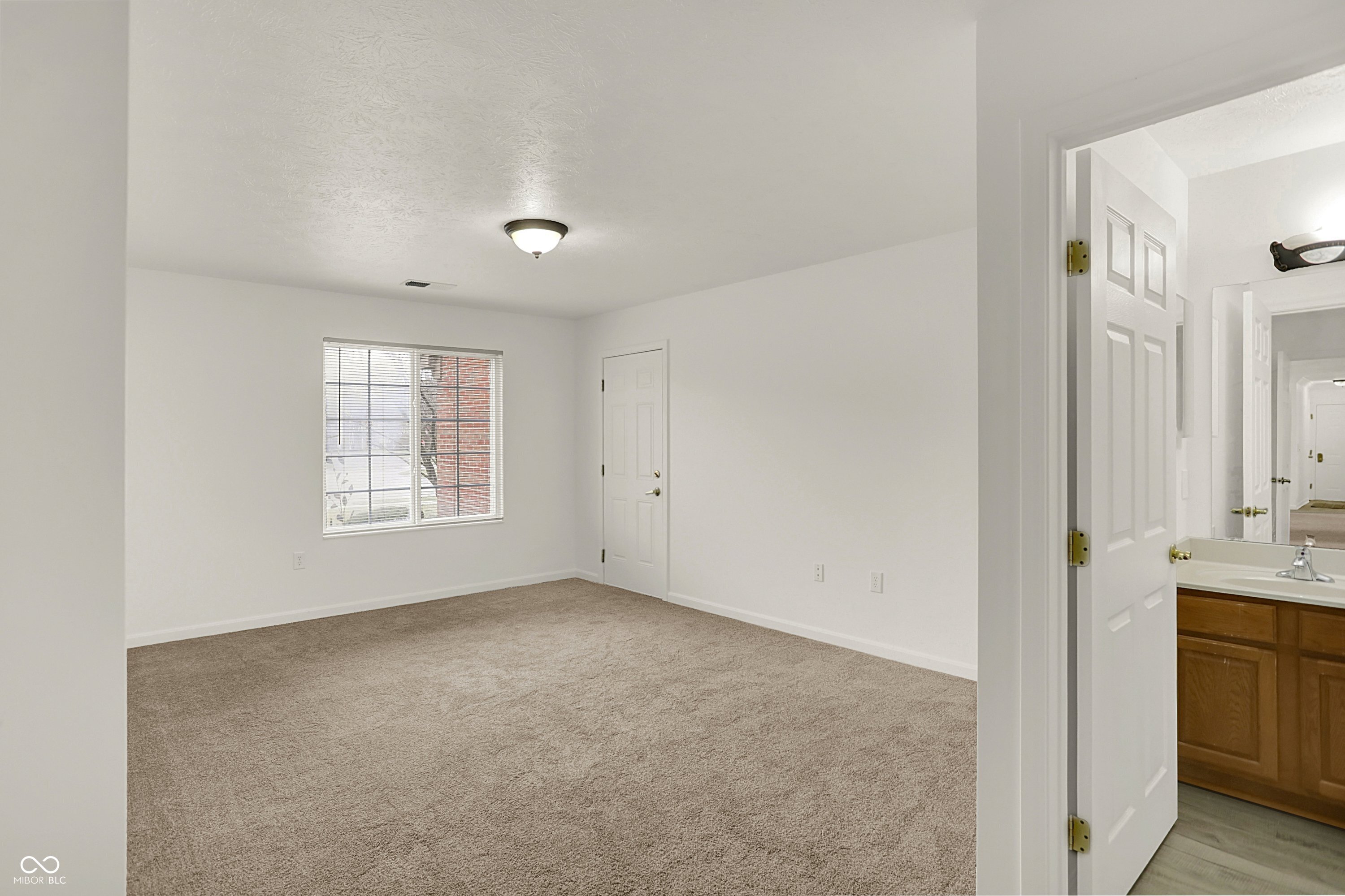 8920 Hunters Creek Drive Unit: 101