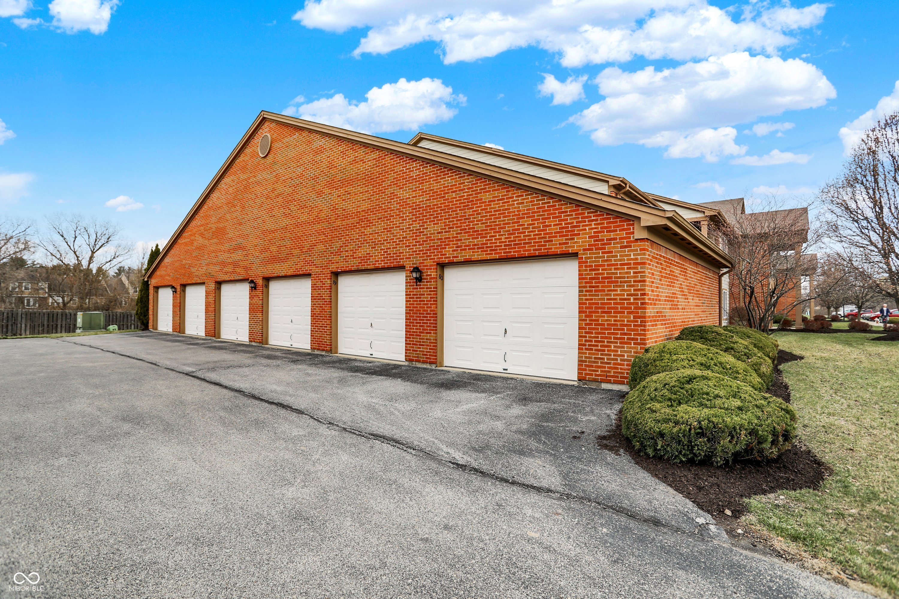 8920 Hunters Creek Drive Unit: 101