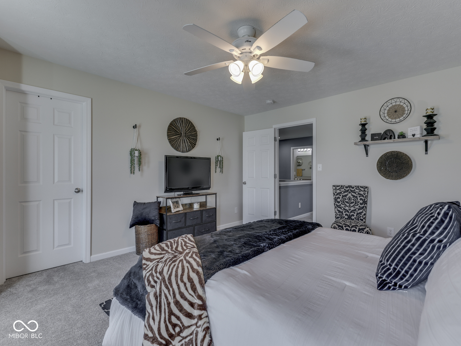 8926 New Heritage Court