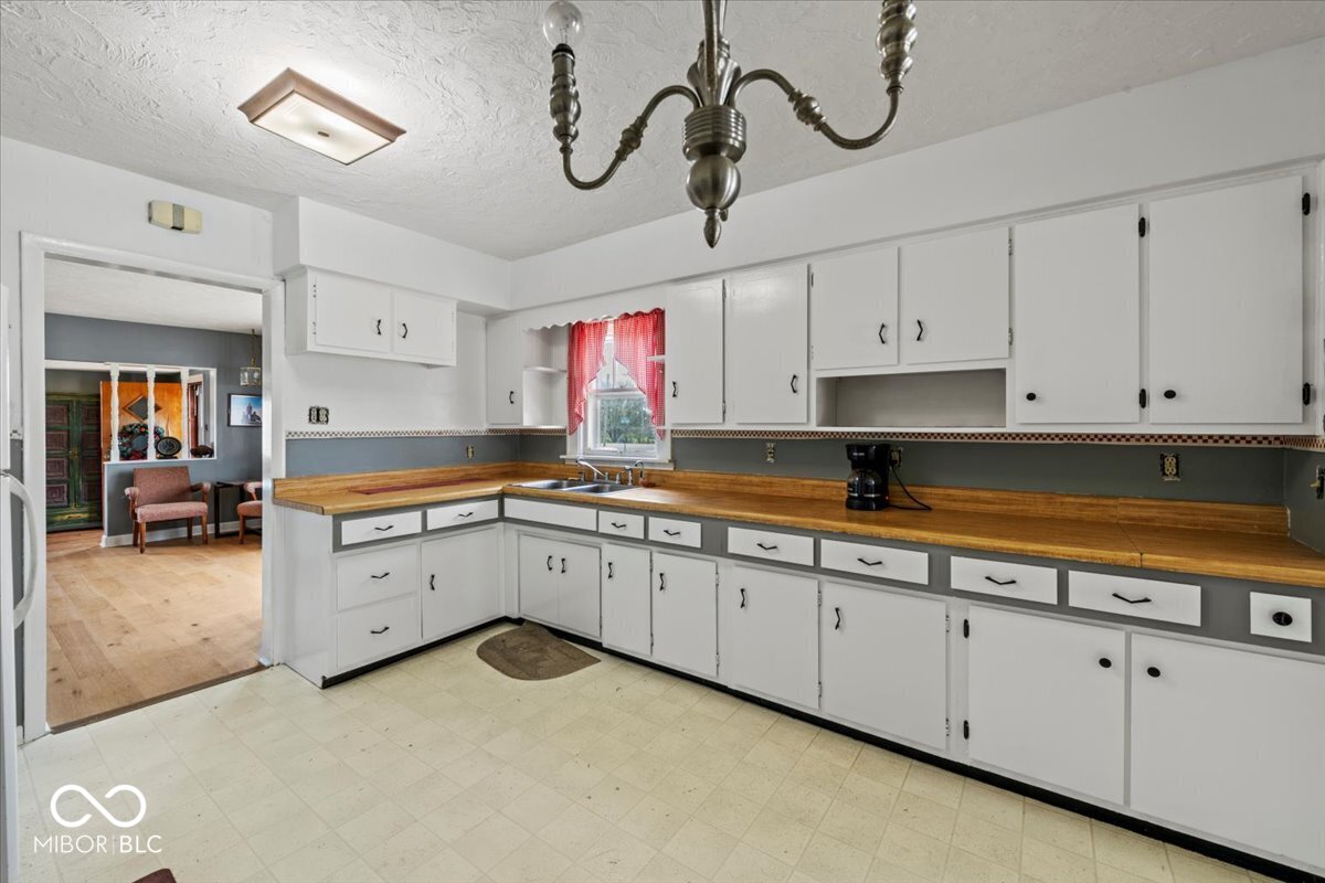 3737 Forest Terrace