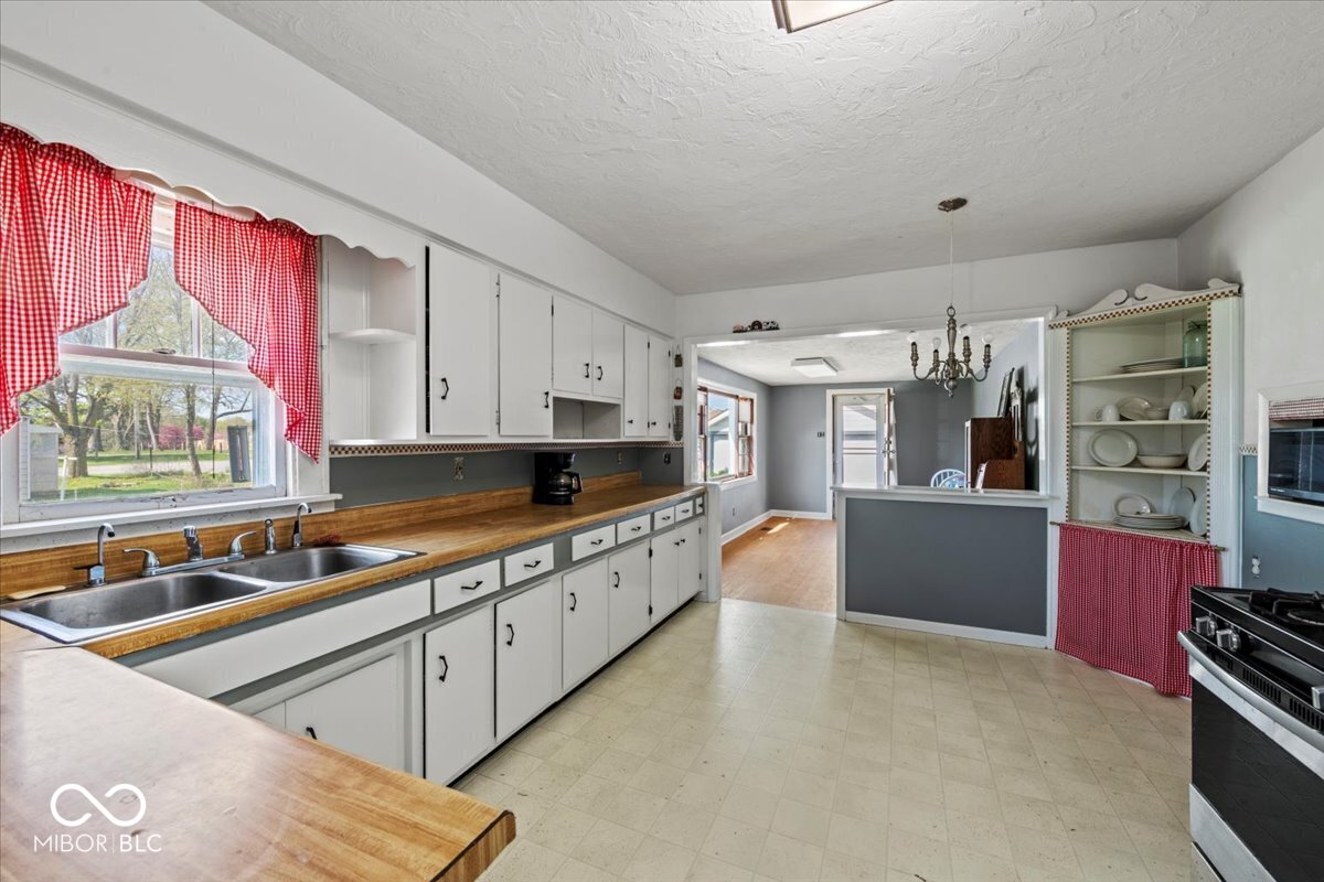 3737 Forest Terrace