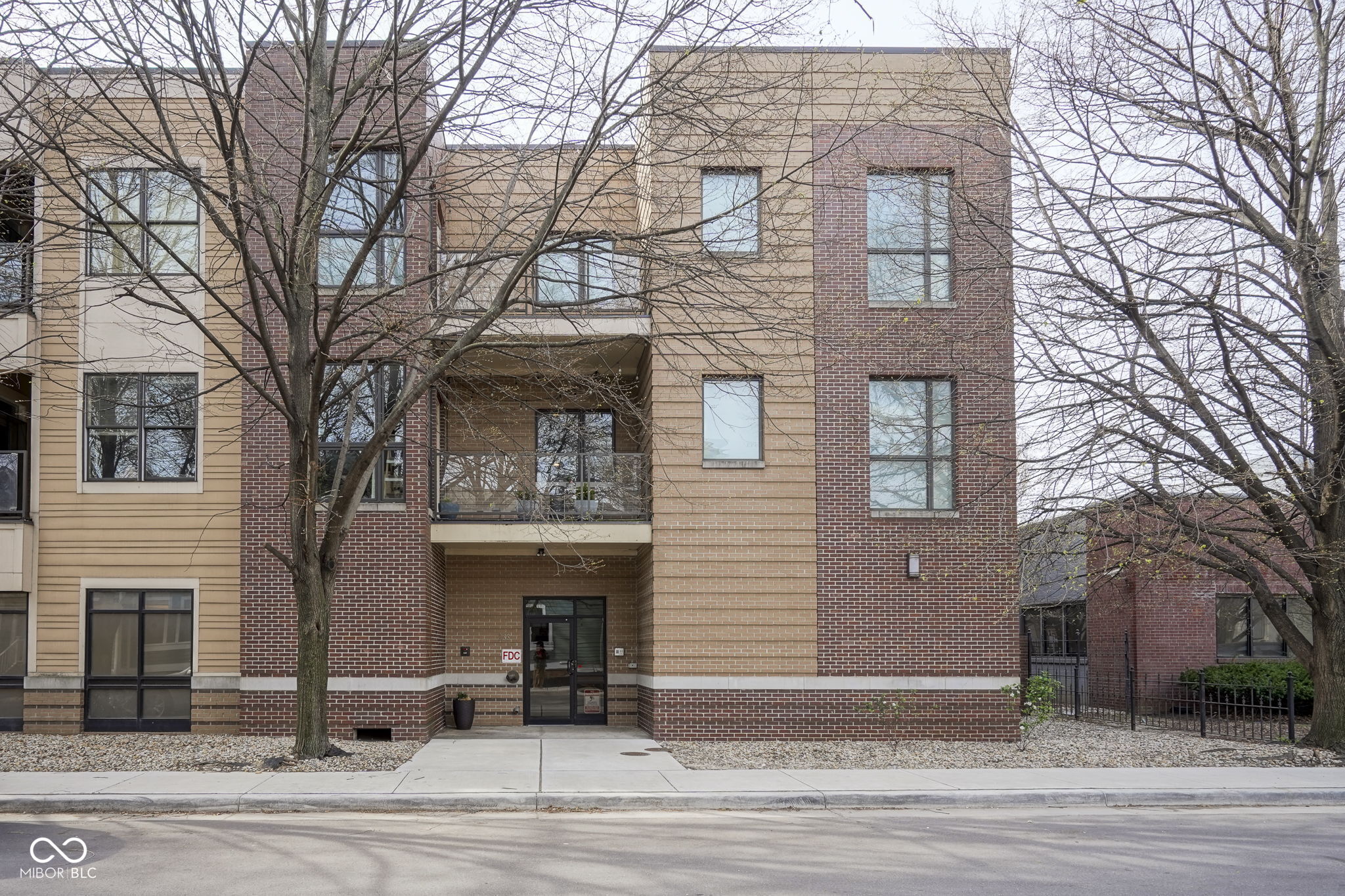 233 E Saint Joseph Street Unit: 2G