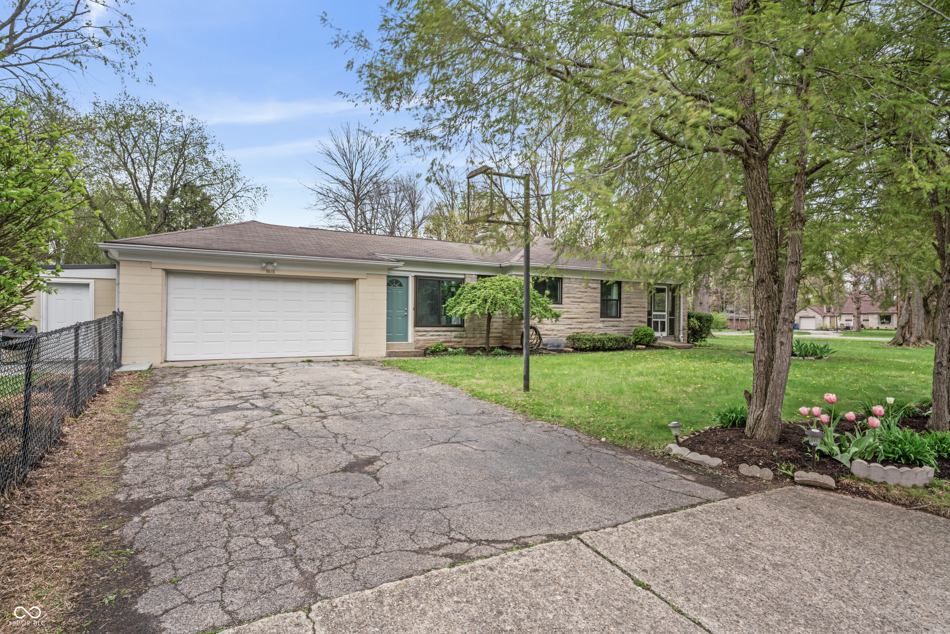 3818 Kessler Boulevard East Drive