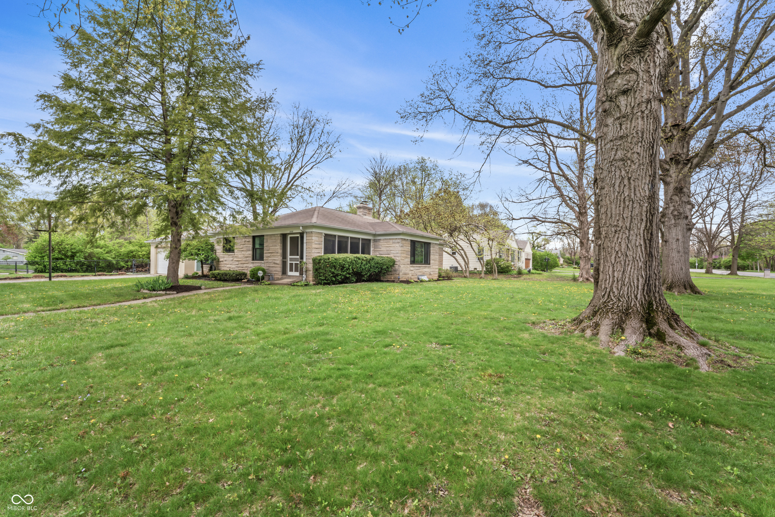 3818 Kessler Boulevard East Drive