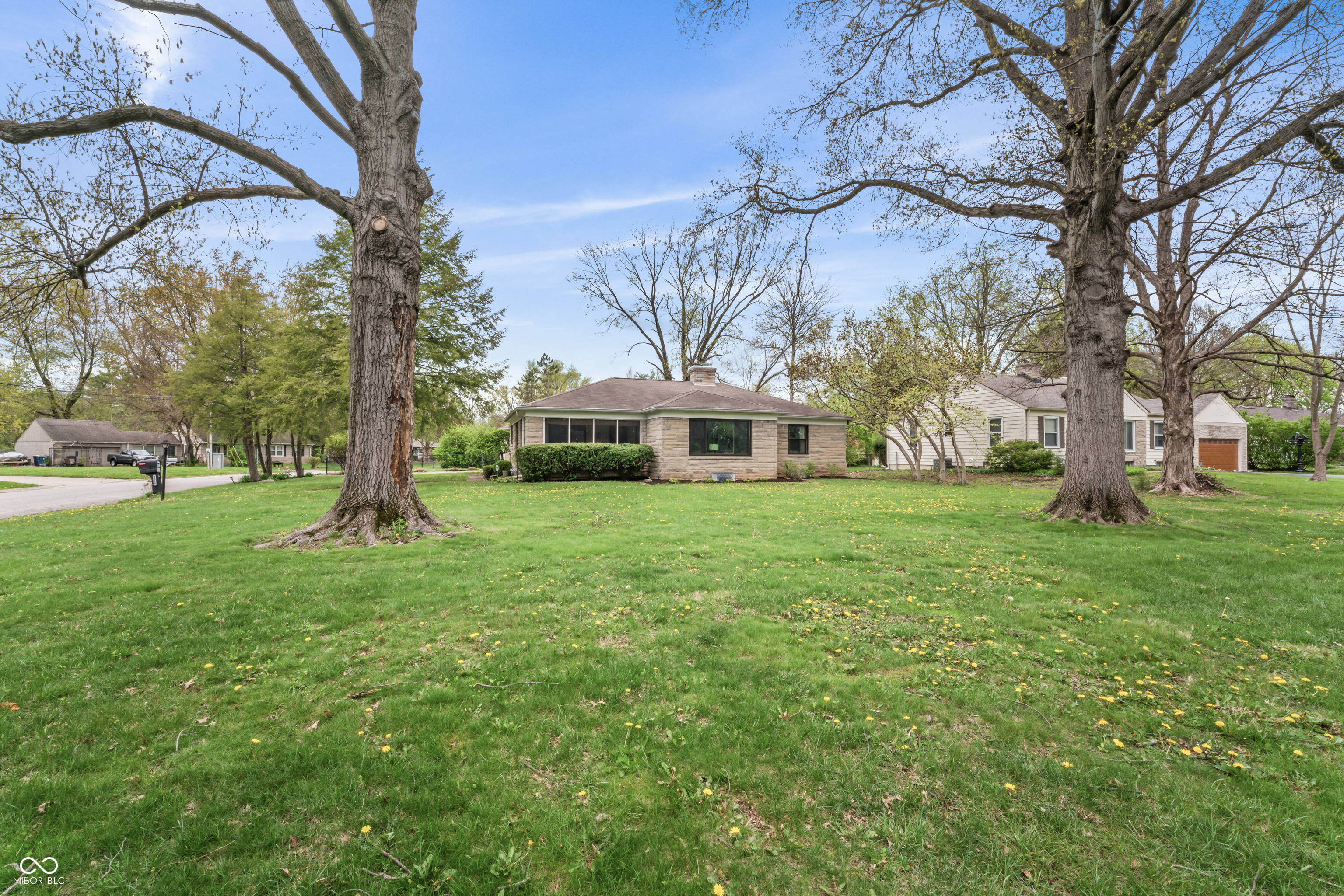 3818 Kessler Boulevard East Drive