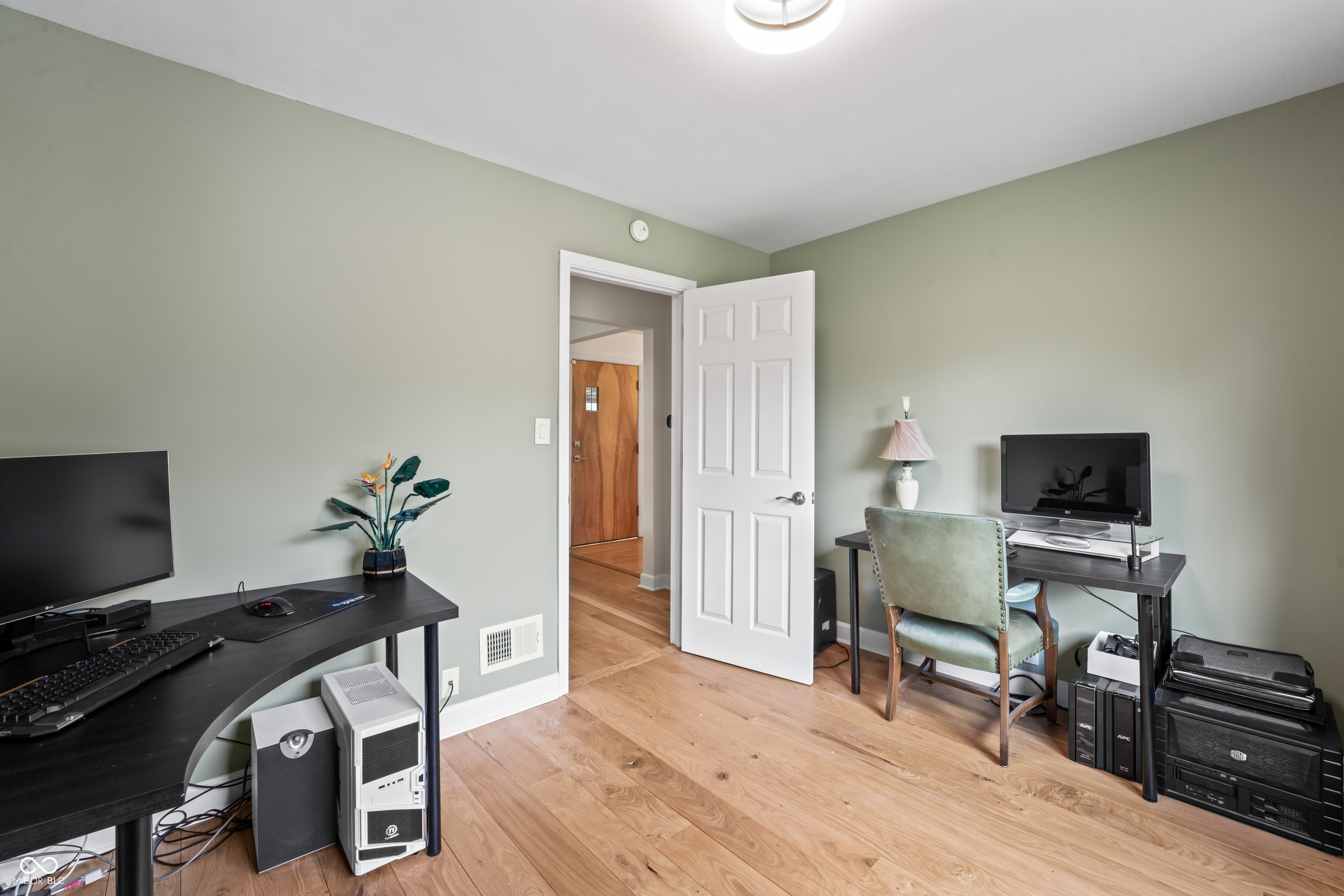 3818 Kessler Boulevard East Drive