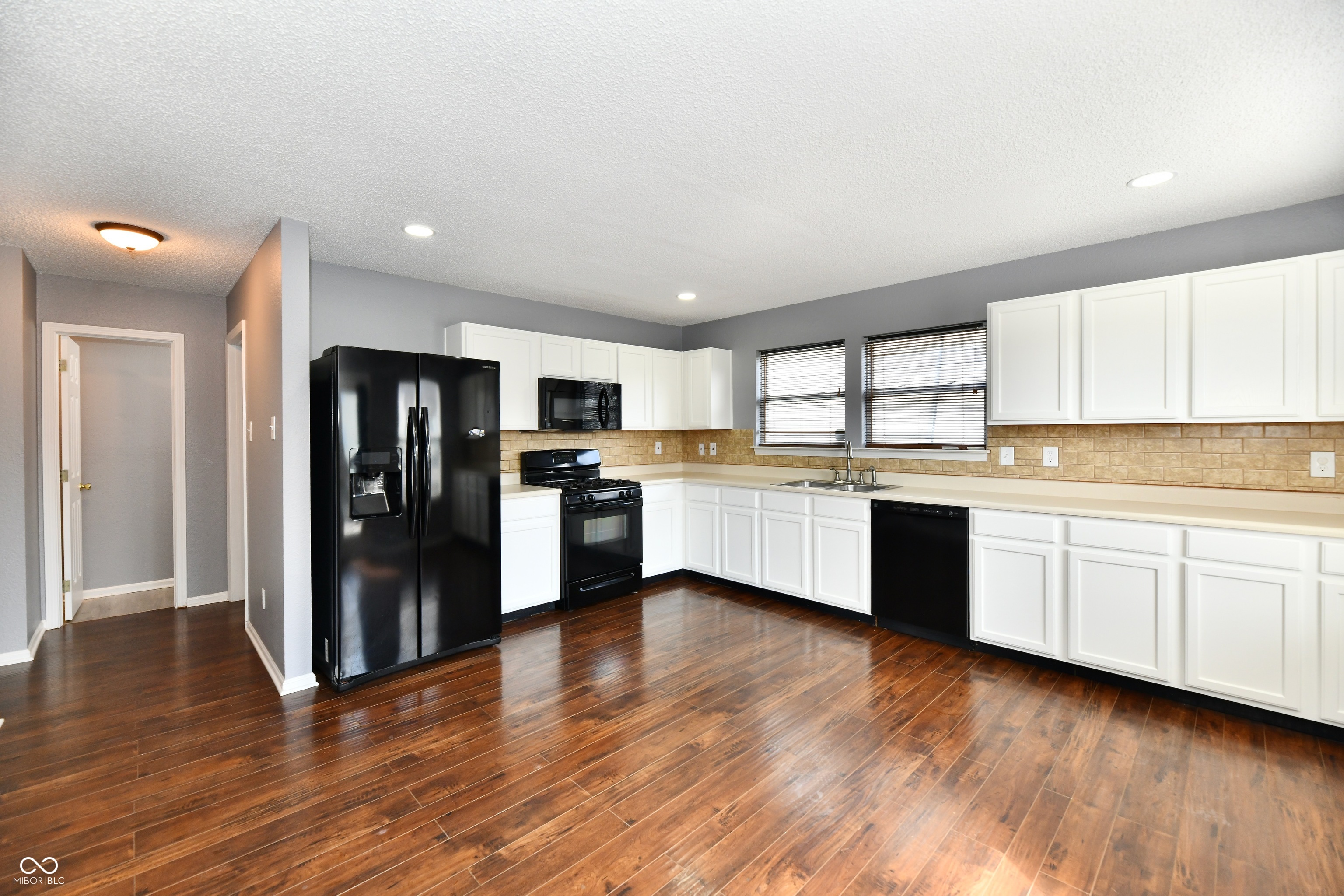 5005 Whisenand Drive