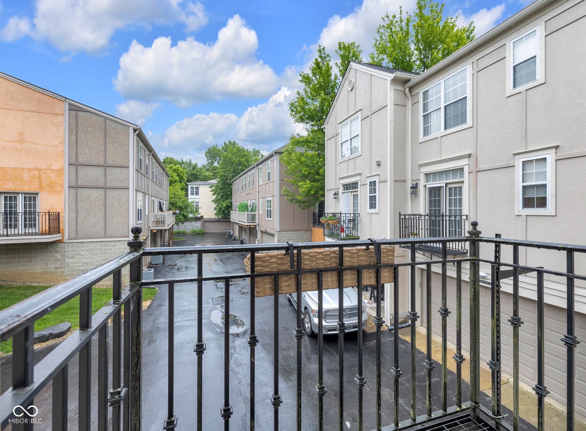 952 Junction Place