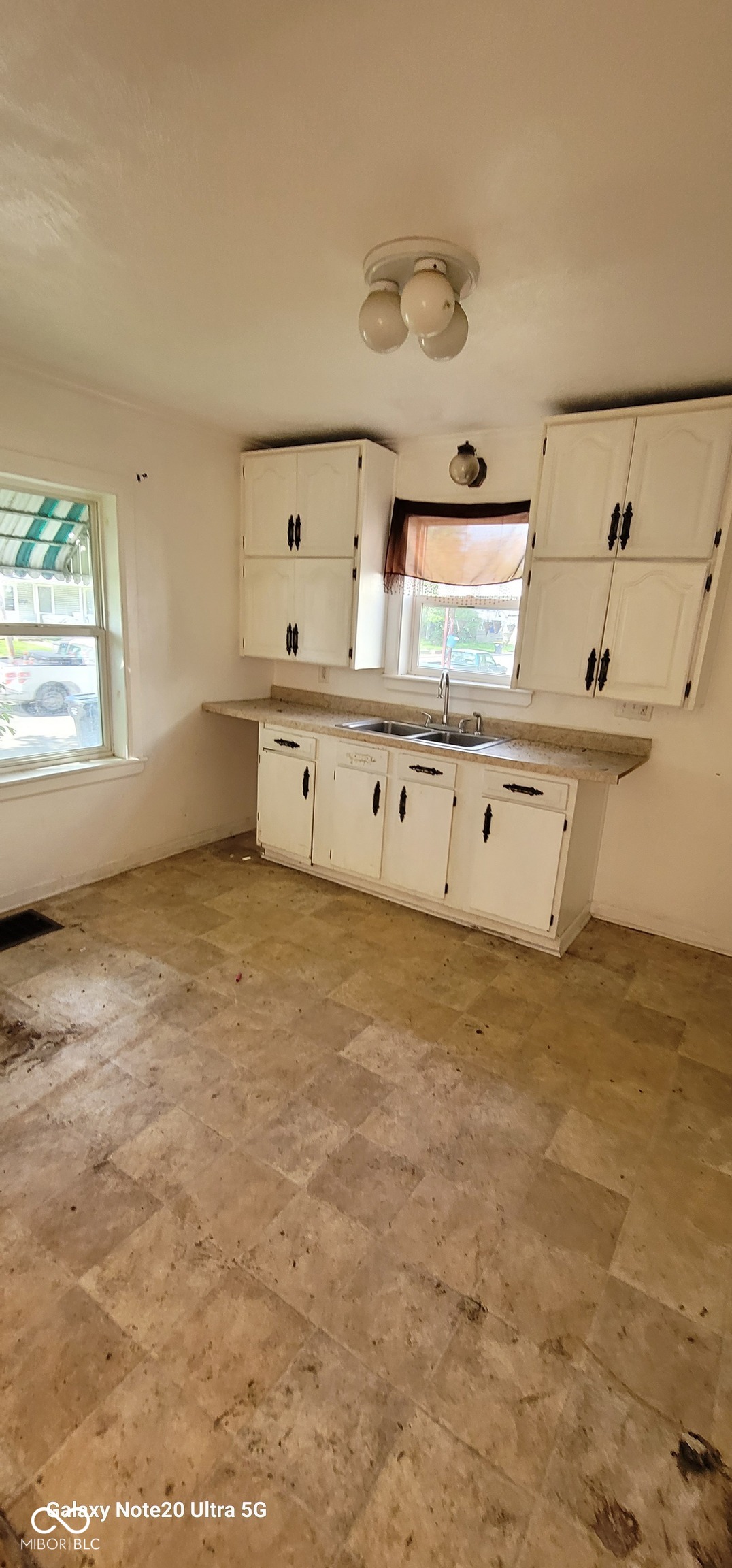 1632 W 8th Street W