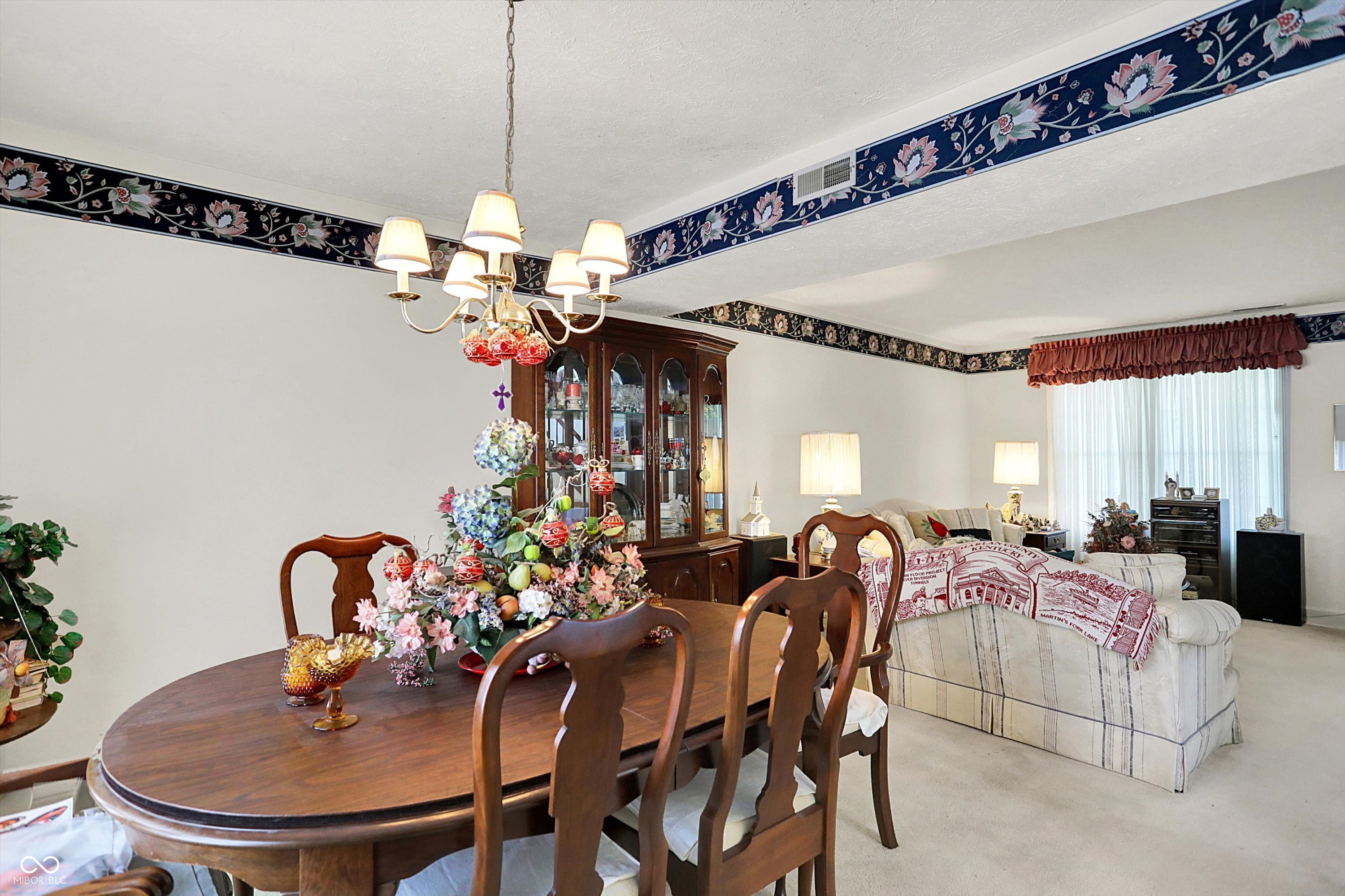 7587 Winding Way