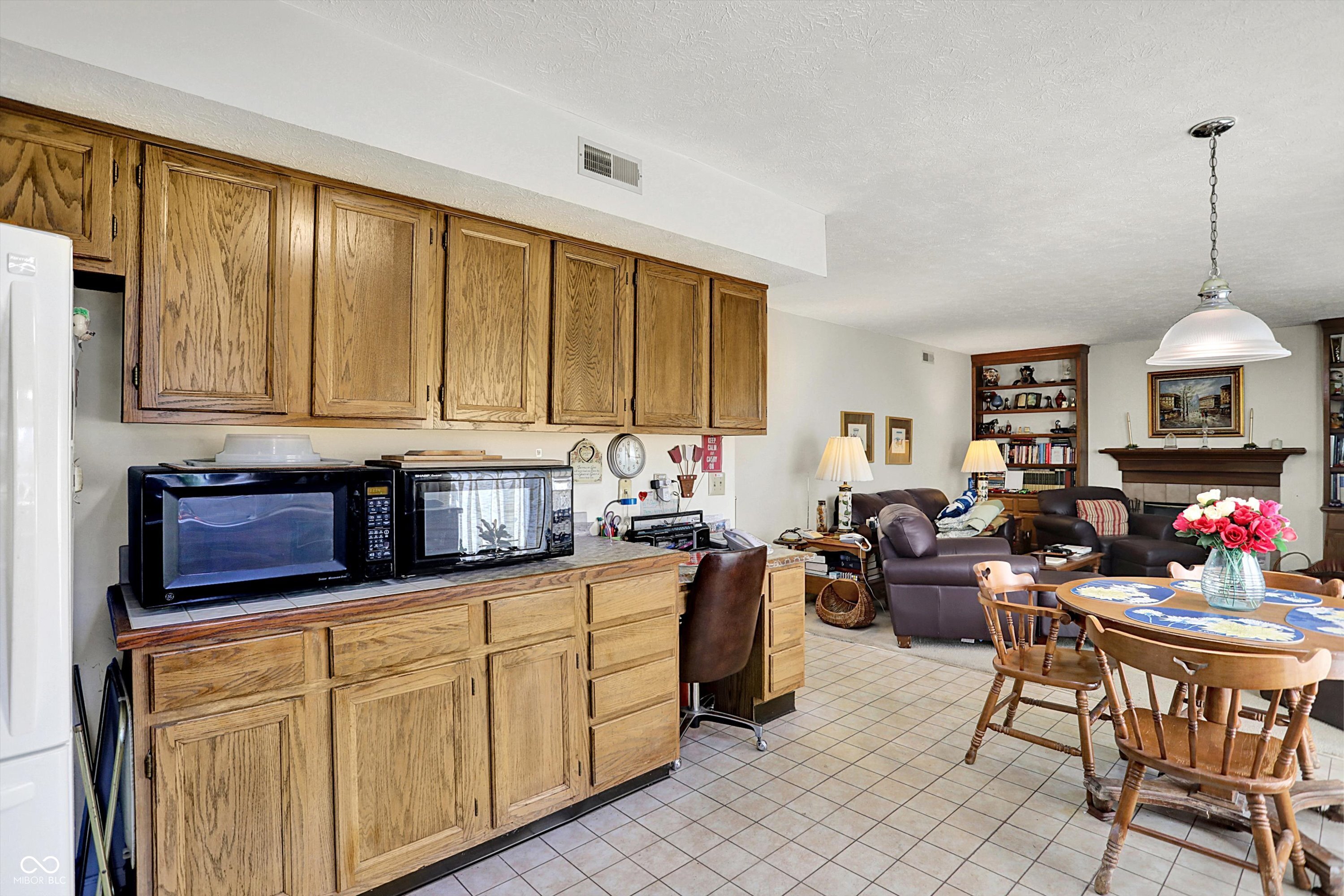 7587 Winding Way