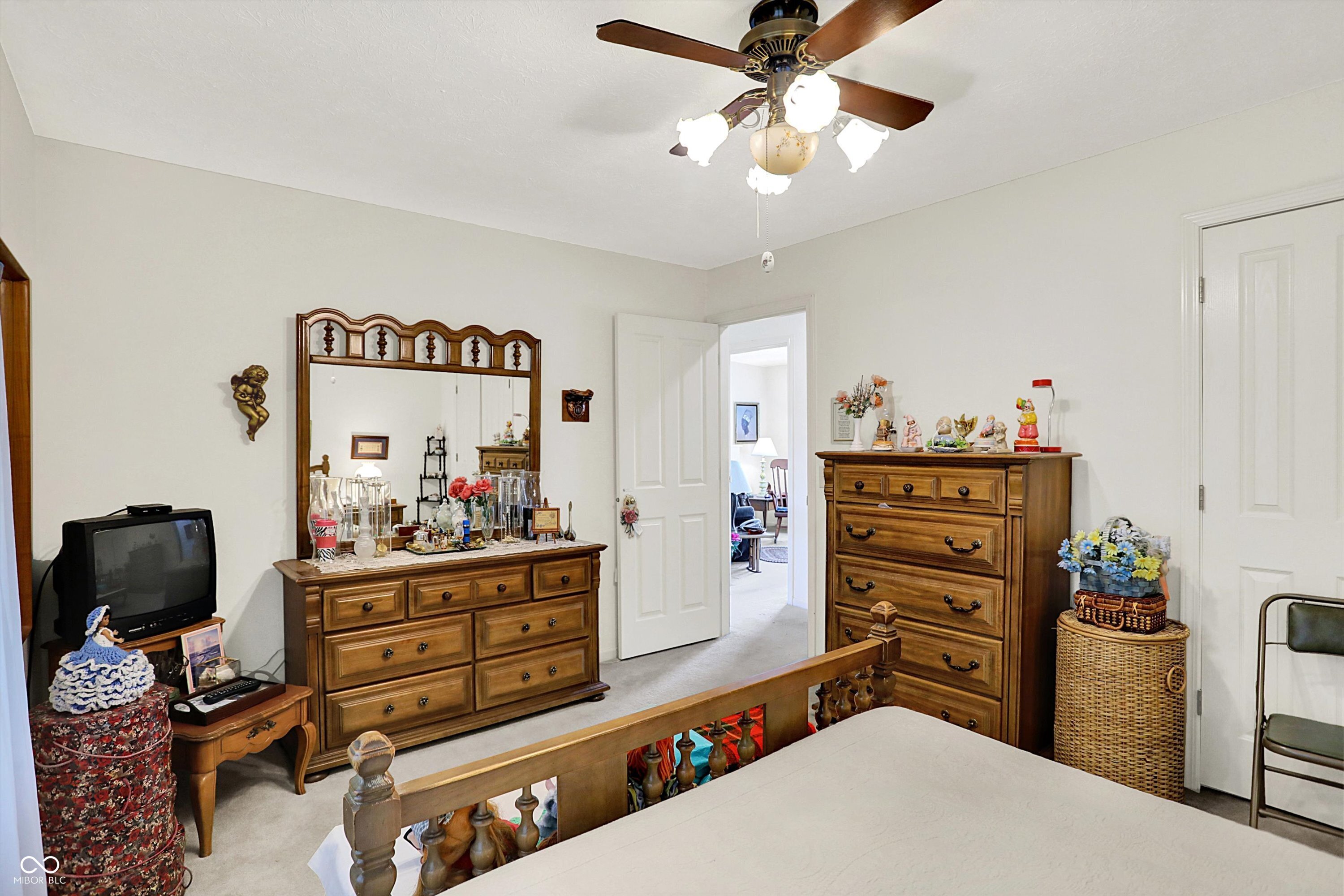 7587 Winding Way