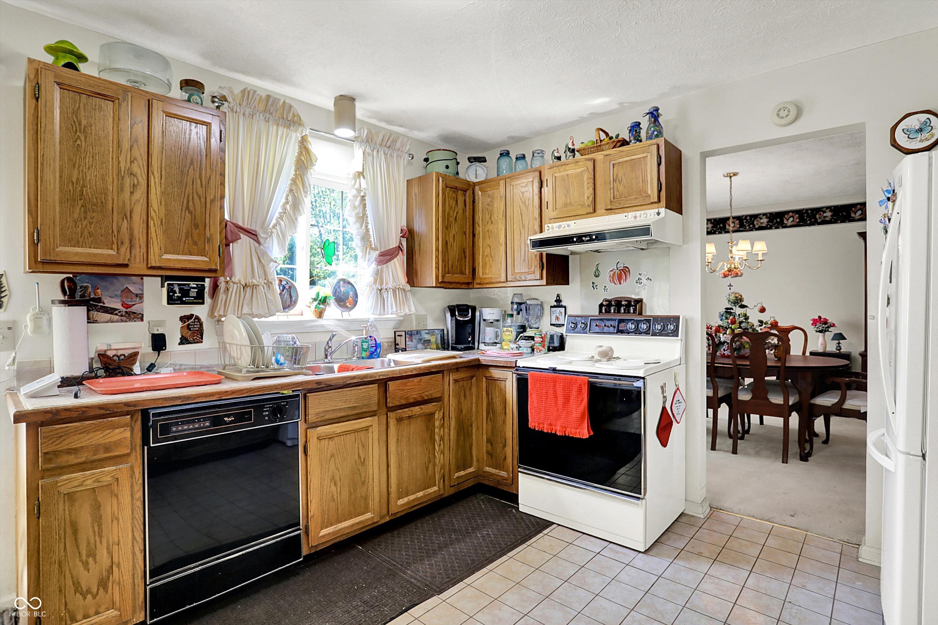 7587 Winding Way