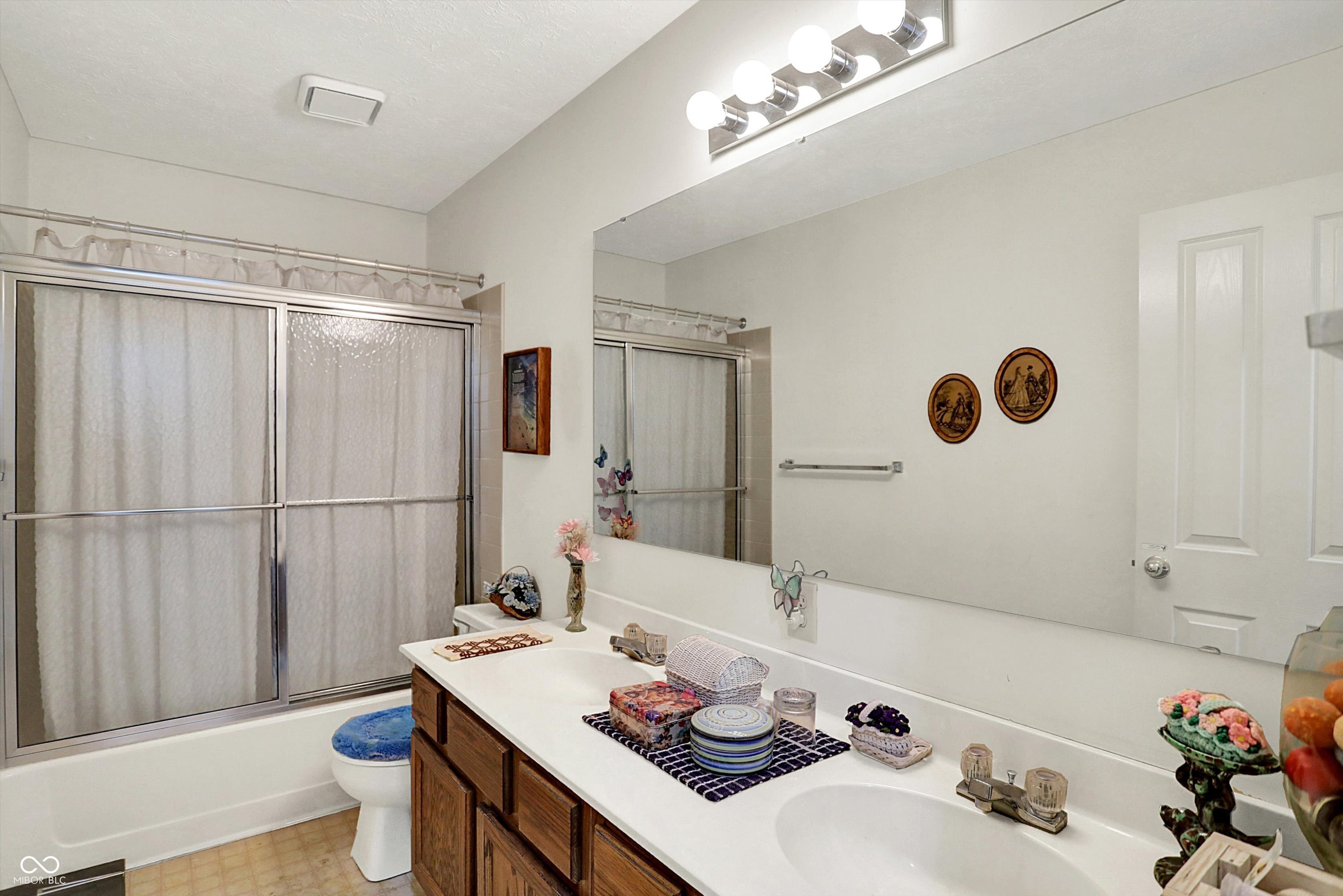 7587 Winding Way
